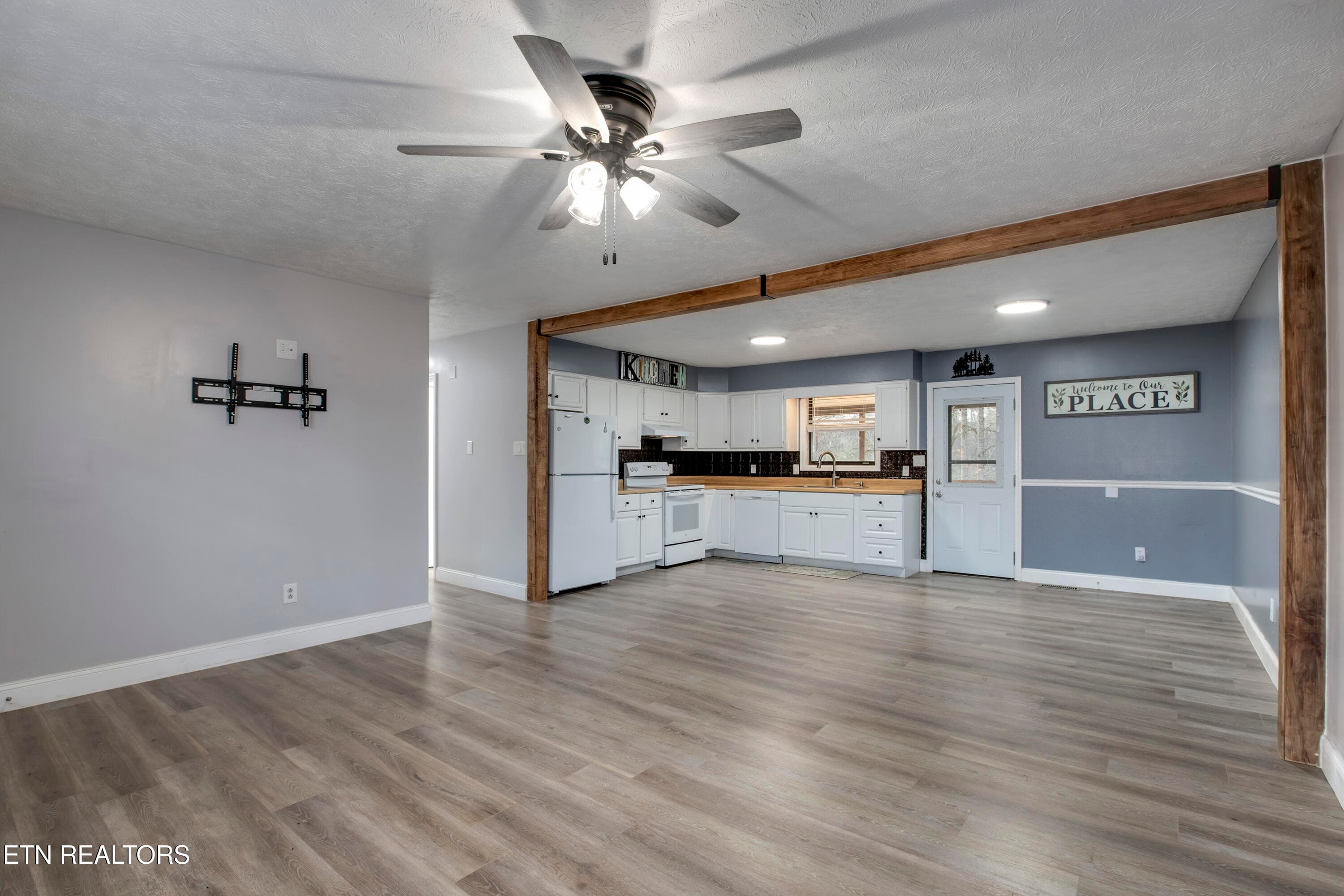 09_SourdoughHollowRoad_521_Living04 - 521 Sourdough Hollow Rd, Kodak, TN 37764