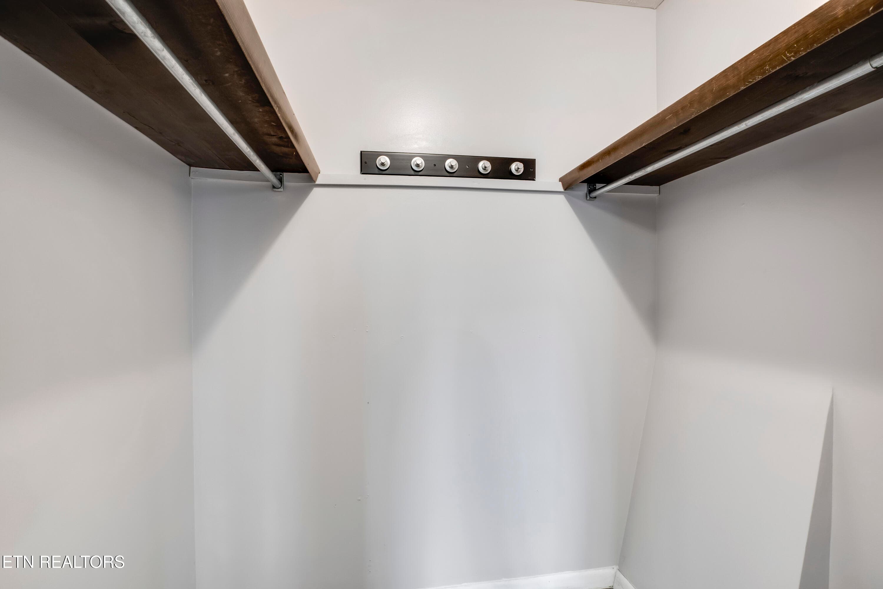 20_SourdoughHollowRoad_521_MasterCloset - 521 Sourdough Hollow Rd, Kodak, TN 37764