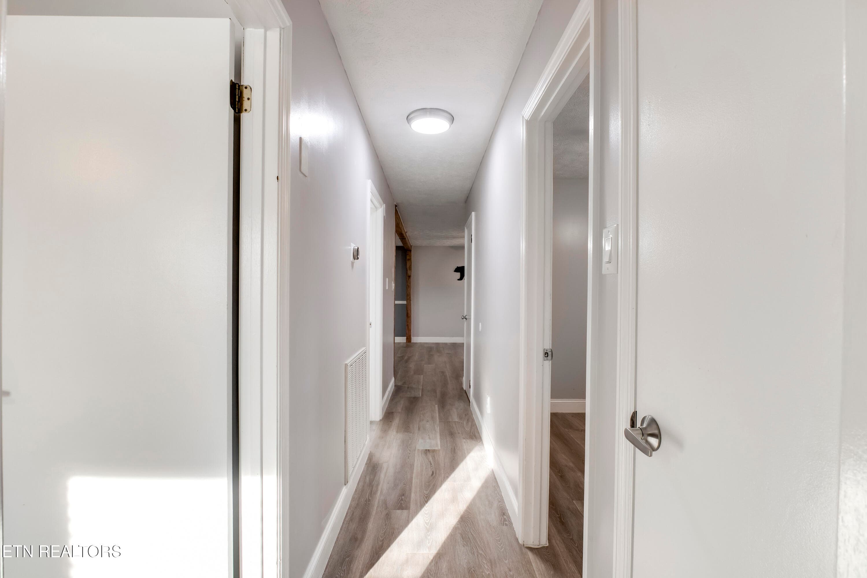 25_SourdoughHollowRoad_521_BedroomHall02 - 521 Sourdough Hollow Rd, Kodak, TN 37764
