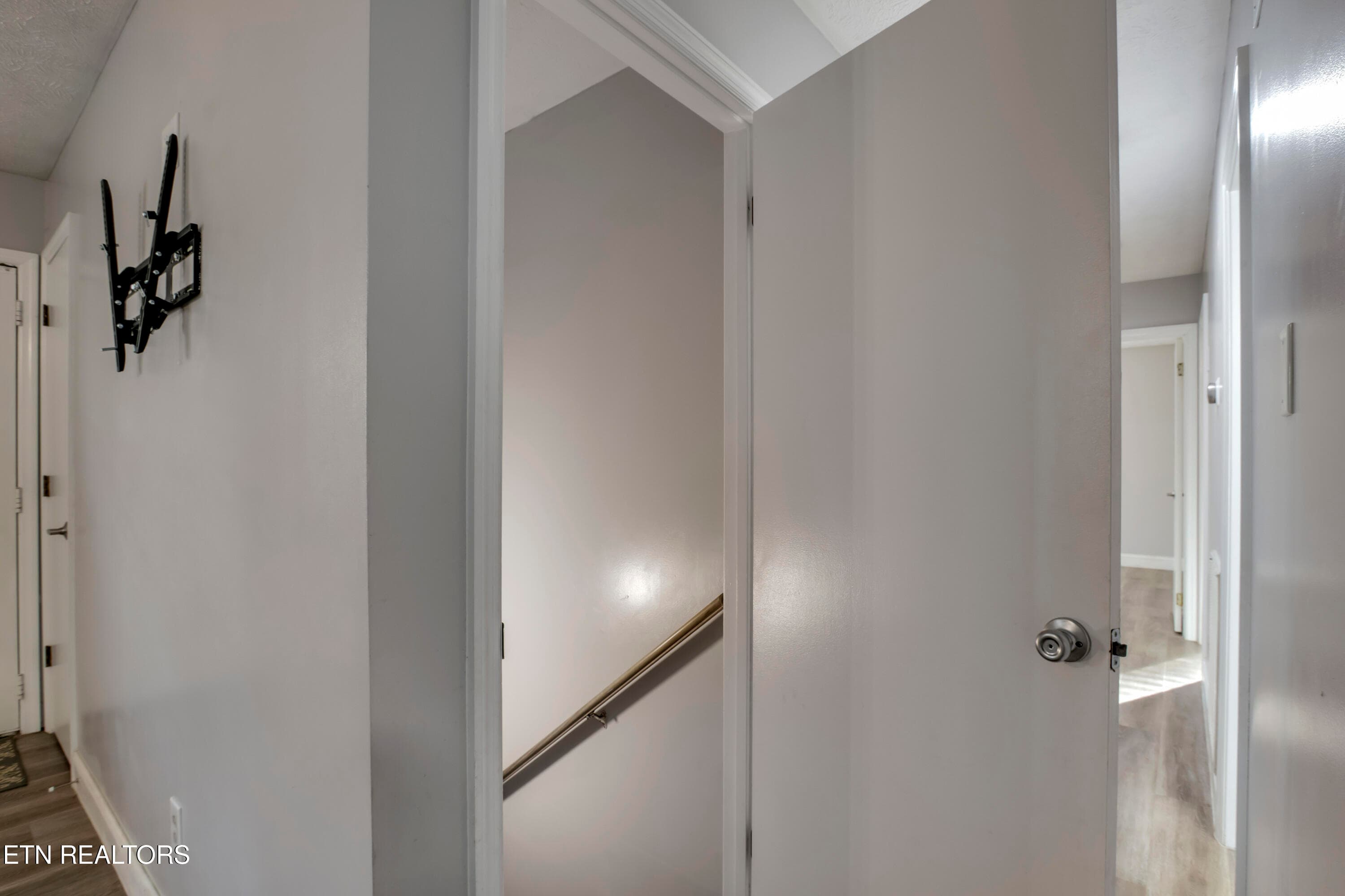 29_SourdoughHollowRoad_521_StairsDown - 521 Sourdough Hollow Rd, Kodak, TN 37764