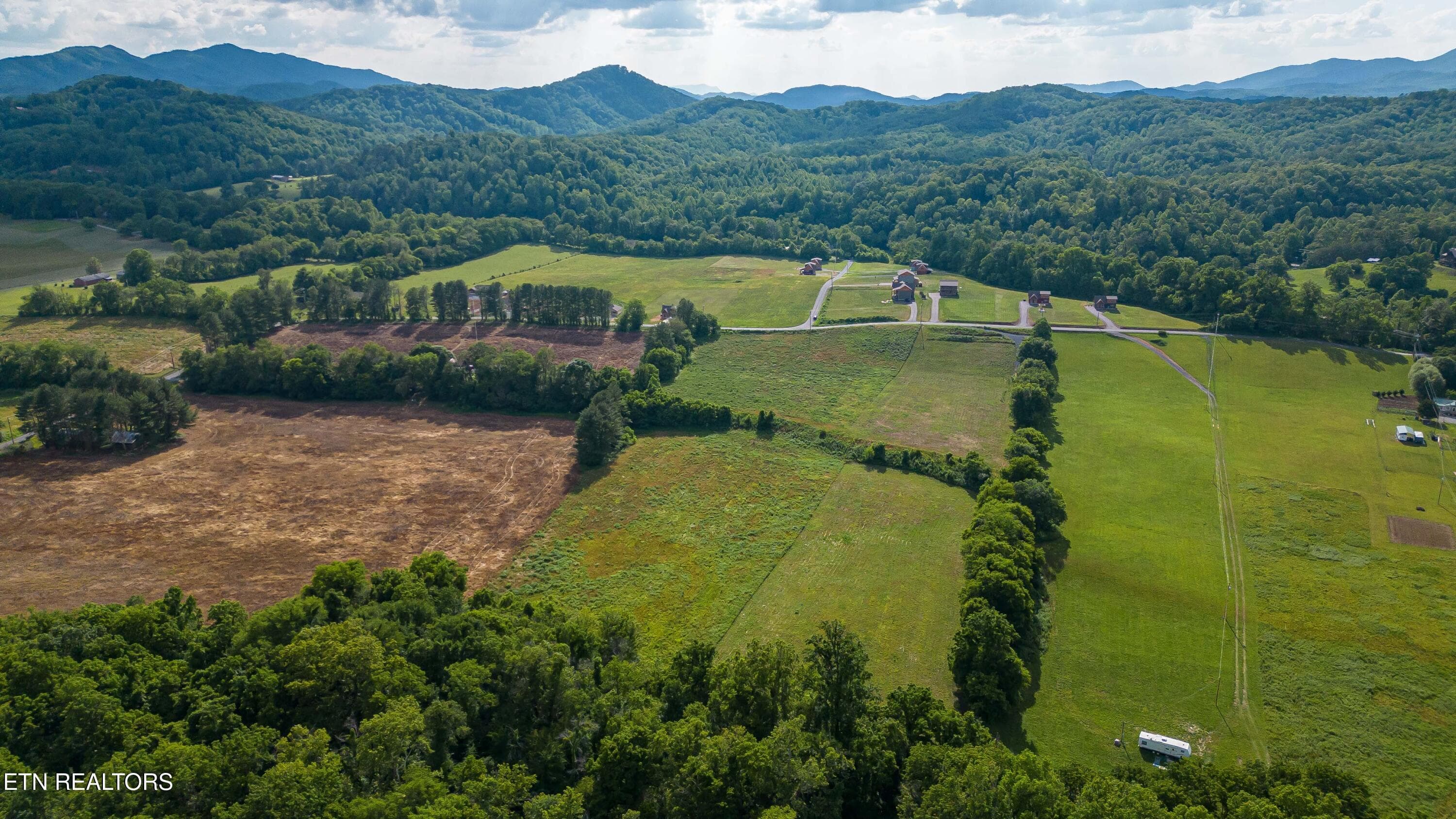 Lot 3R2 Holders Grove Road - Lot 3R2 Holders Grove Rd, Cosby, TN 37722