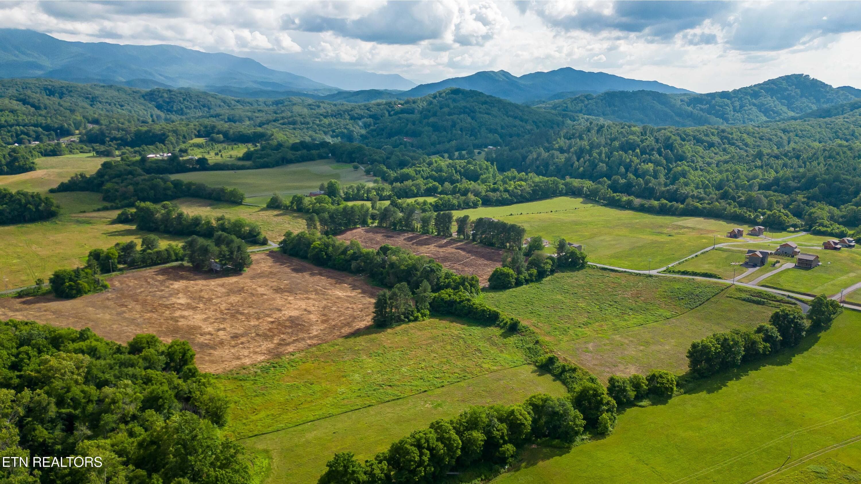 Lot 3R2 Holders Grove Road - Lot 3R2 Holders Grove Rd, Cosby, TN 37722