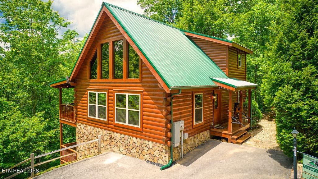 766 High Mountain Way, Gatlinburg, TN 37738