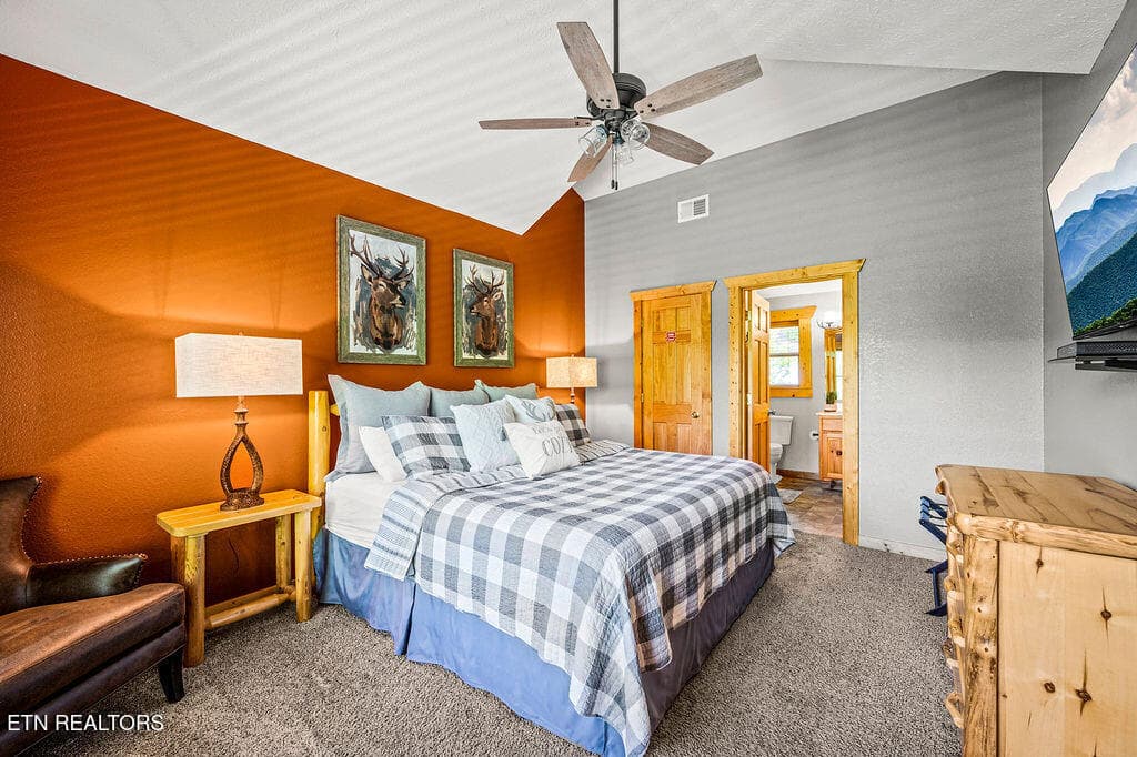 upstairs master bedroom - 766 High Mountain Way, Gatlinburg, TN 37738, Gatlinburg