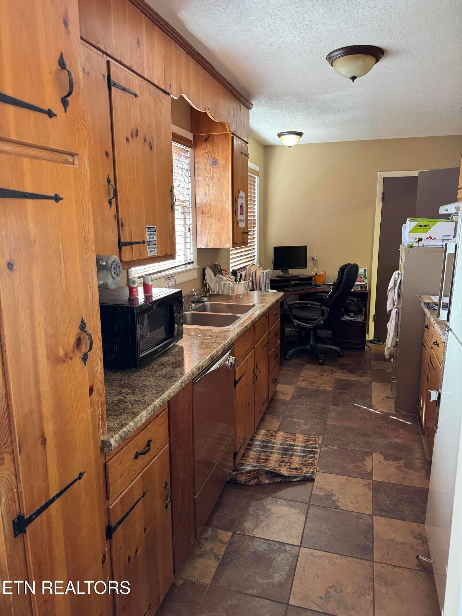 Kitchen - 705 Mulberry St, Loudon, TN 37774