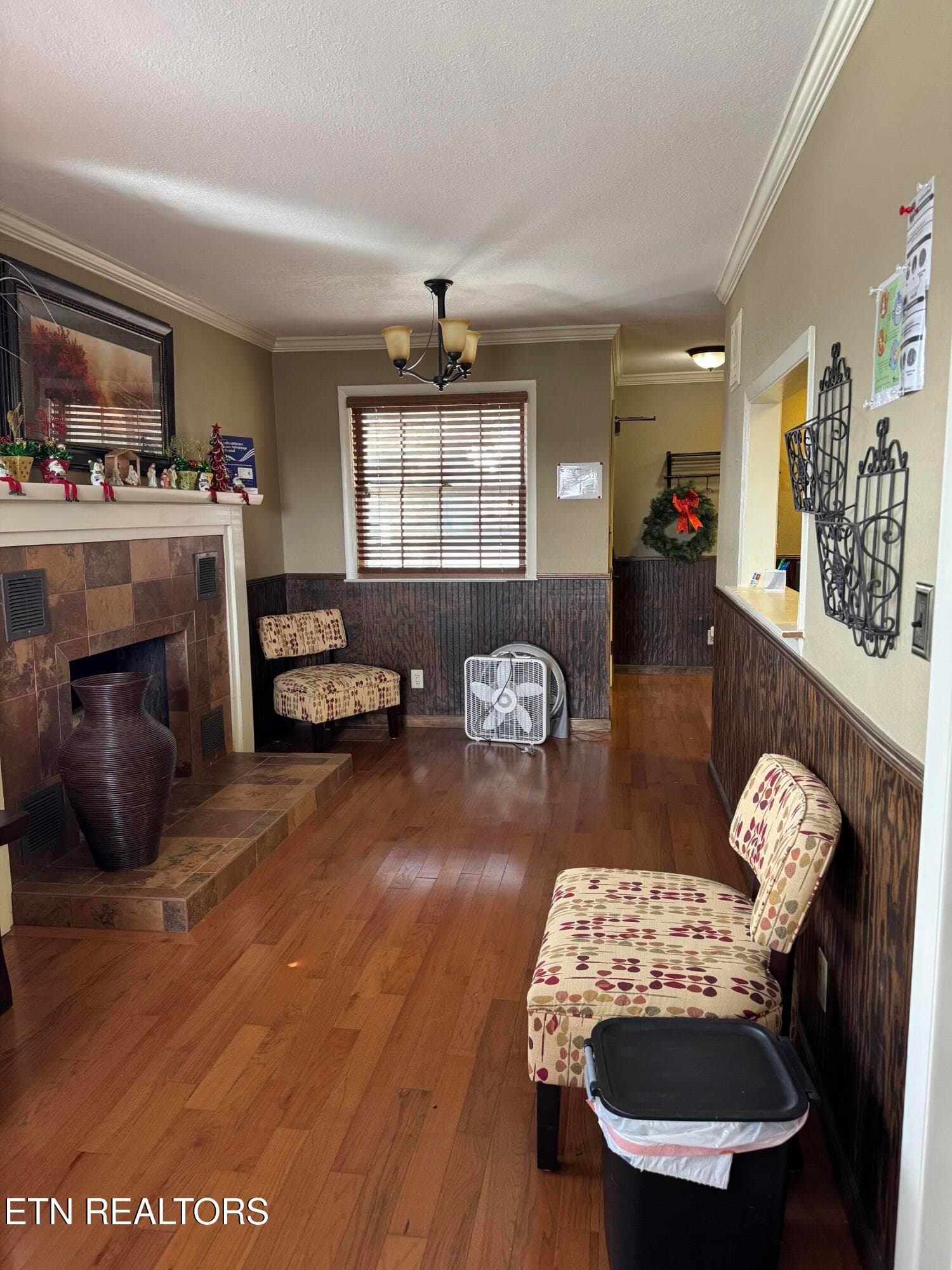 Reception/Lobby - 705 Mulberry St, Loudon, TN 37774