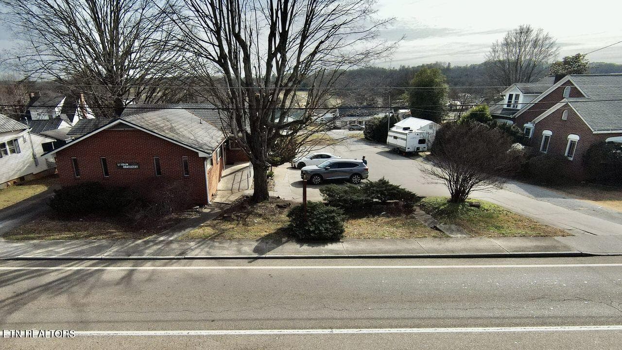 Drone Photo - 705 Mulberry St, Loudon, TN 37774