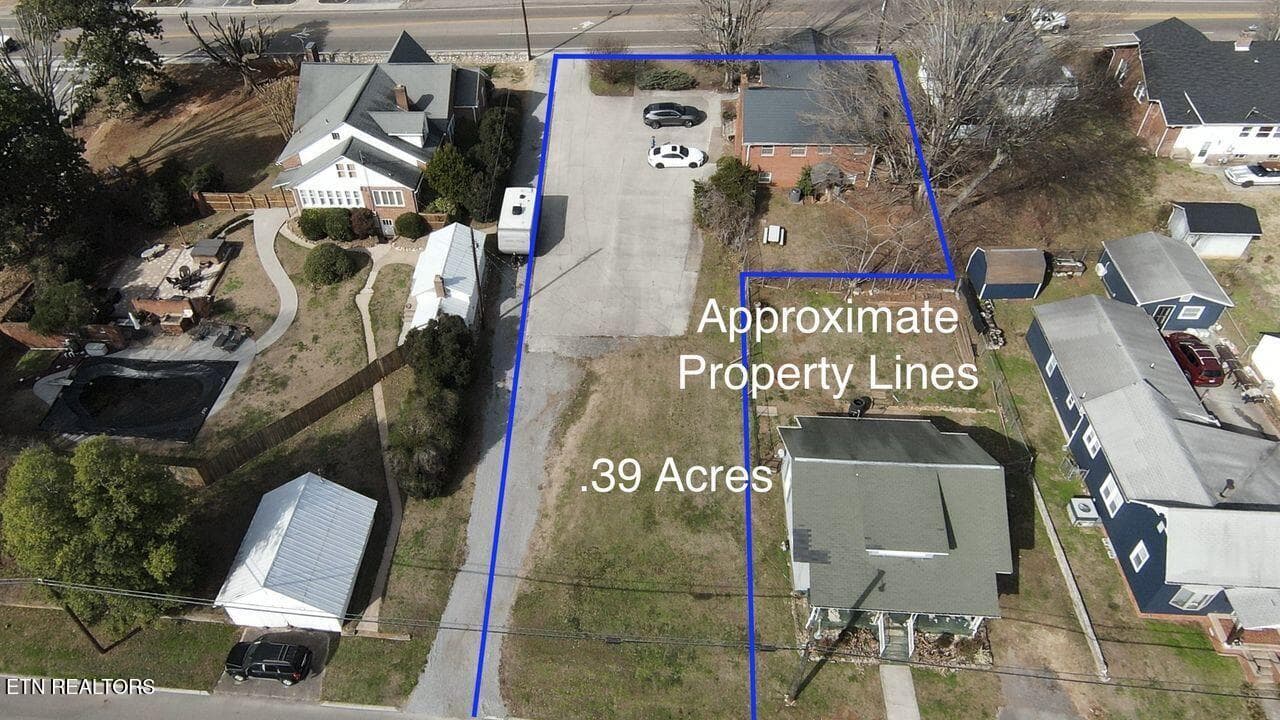 Drone Photo - 705 Mulberry St, Loudon, TN 37774