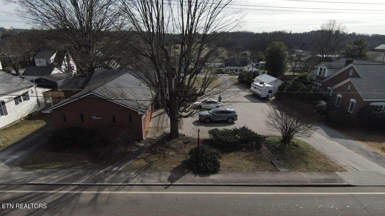 Drone Photo - 705 Mulberry St, Loudon, TN 37774