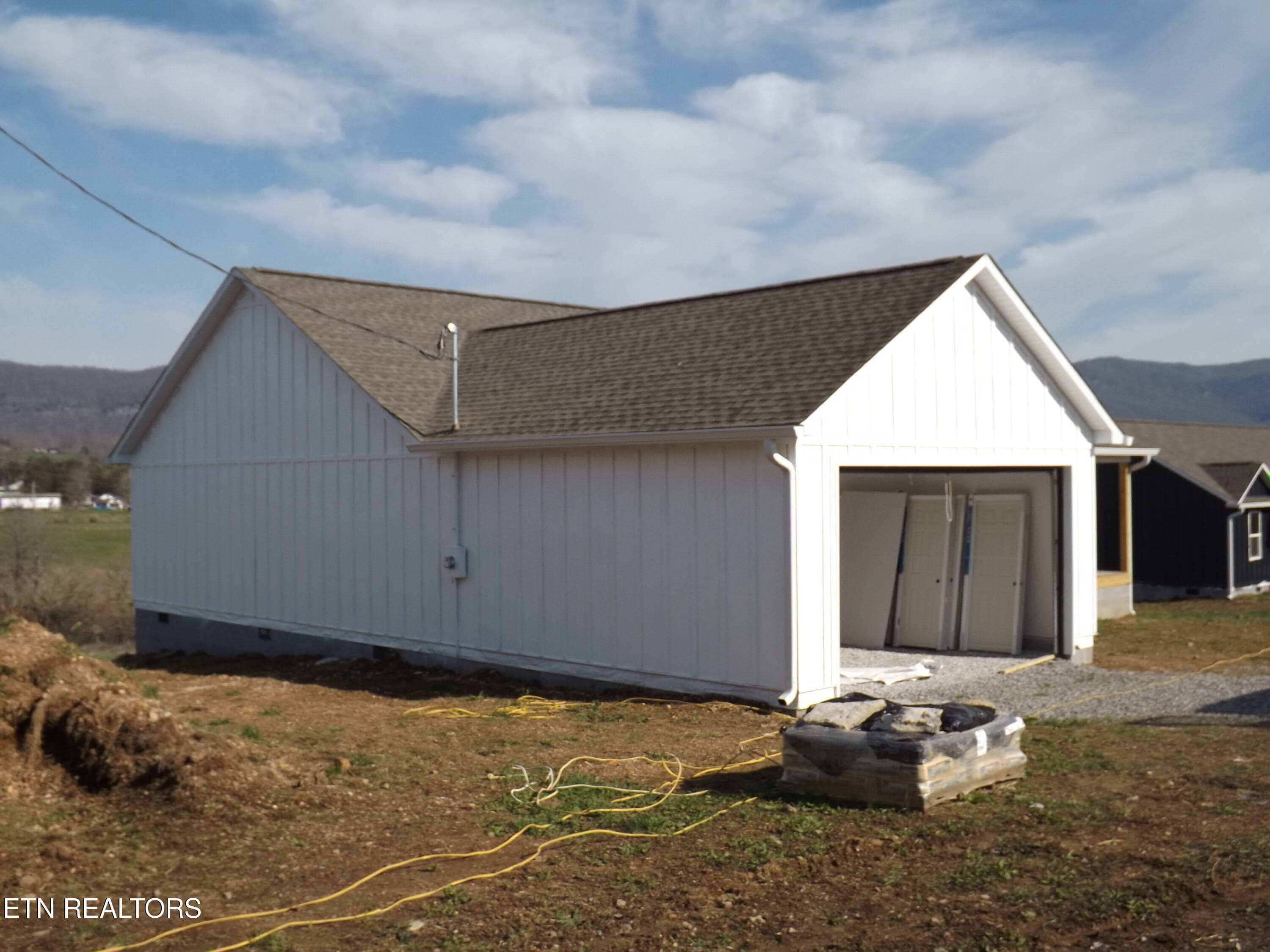DSCF3813 - 941 Shawanee Rd, Harrogate, TN 37752