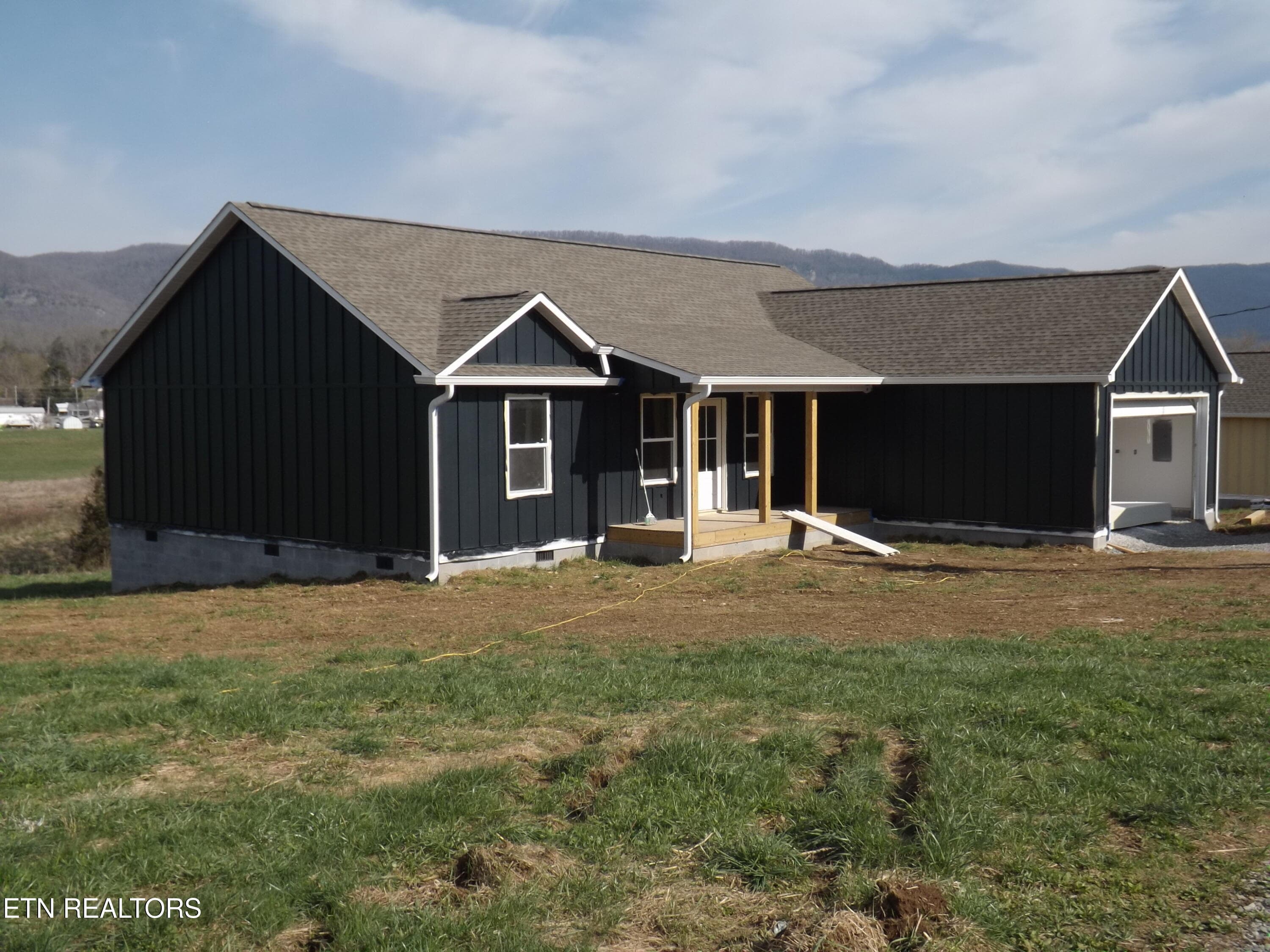 DSCF3832 - 955 Shawanee Rd, Harrogate, TN 37752
