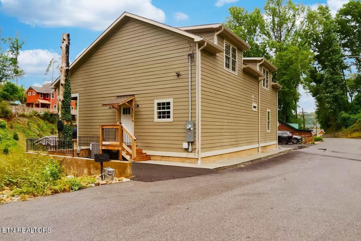 260 CD Parking A jp - 260 Circle Drive, Gatlinburg, TN 37738, Gatlinburg