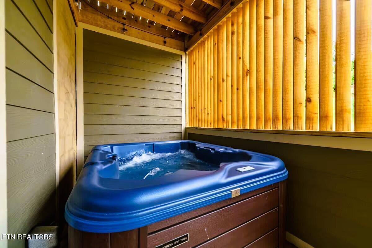 260 CD Hot Tub jp - 260 Circle Drive, Gatlinburg, TN 37738, Gatlinburg