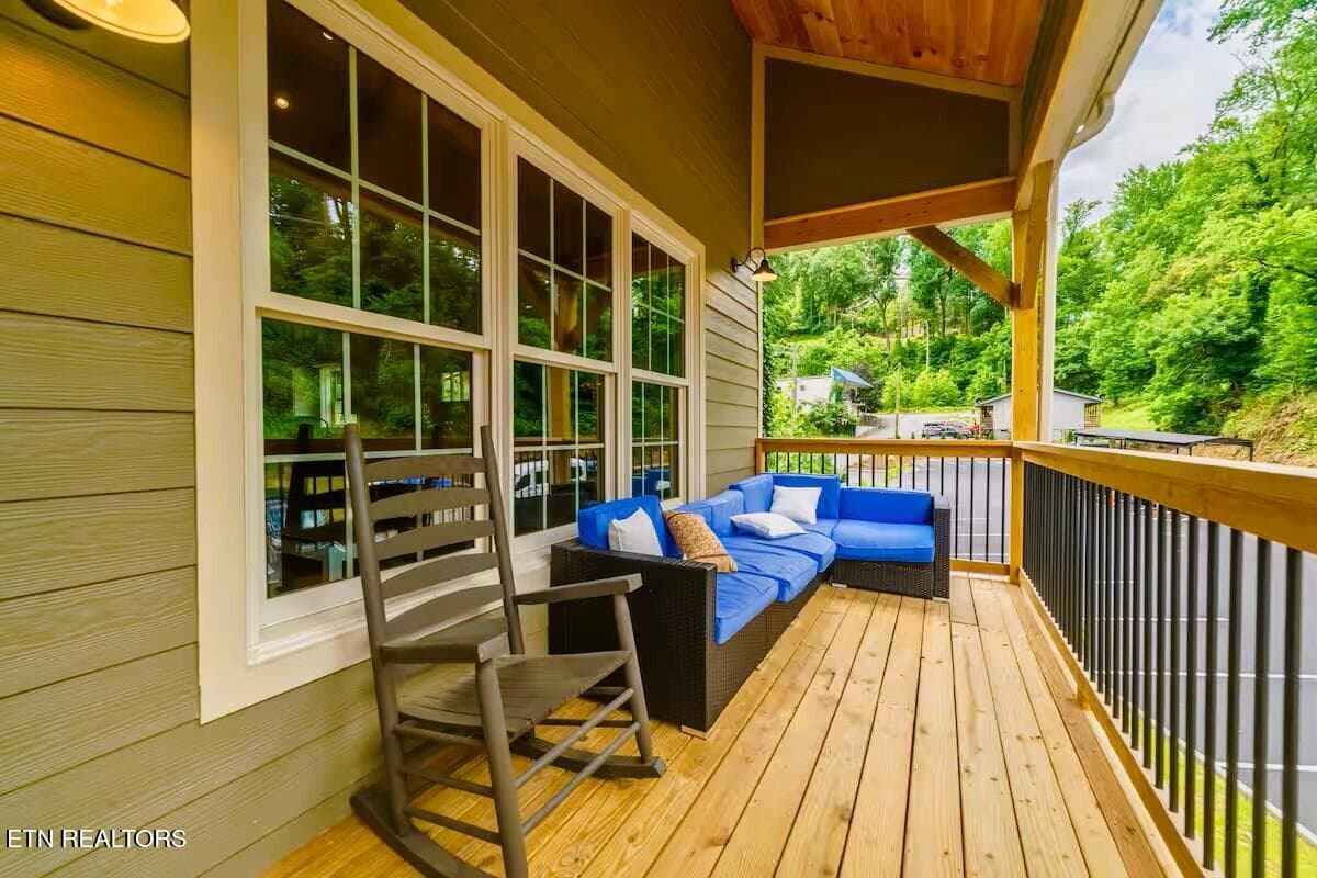 260 CD Front Porch A jp - 260 Circle Drive, Gatlinburg, TN 37738, Gatlinburg
