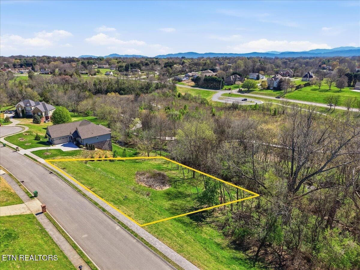 828 Brookshire Blvd, Maryville, TN 37803