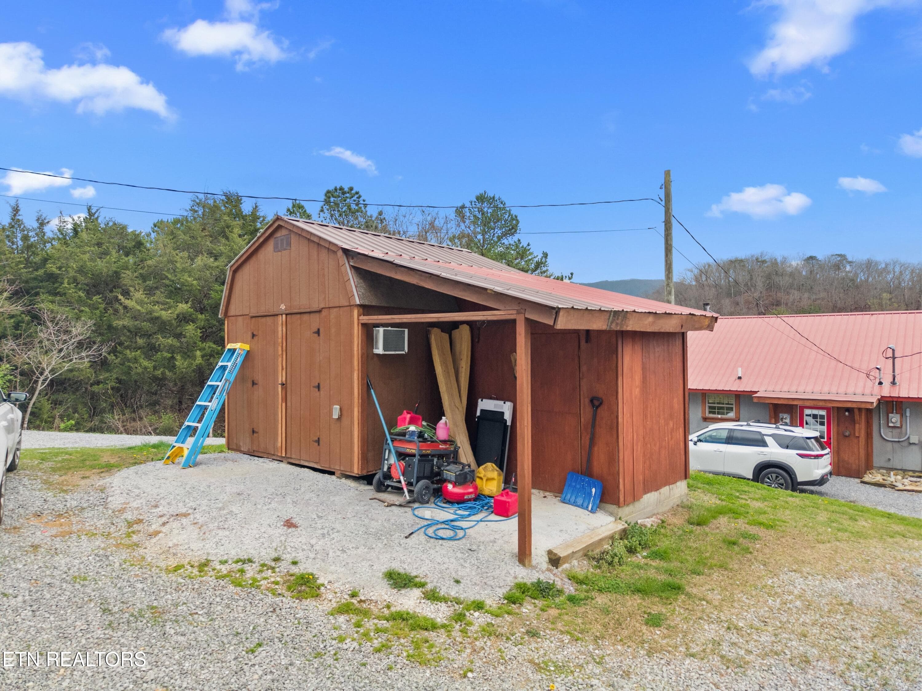 006-2357HallRoad-Dandridge-TN-37725-SMAL - 2357 Hall Rd, Dandridge, TN 37725