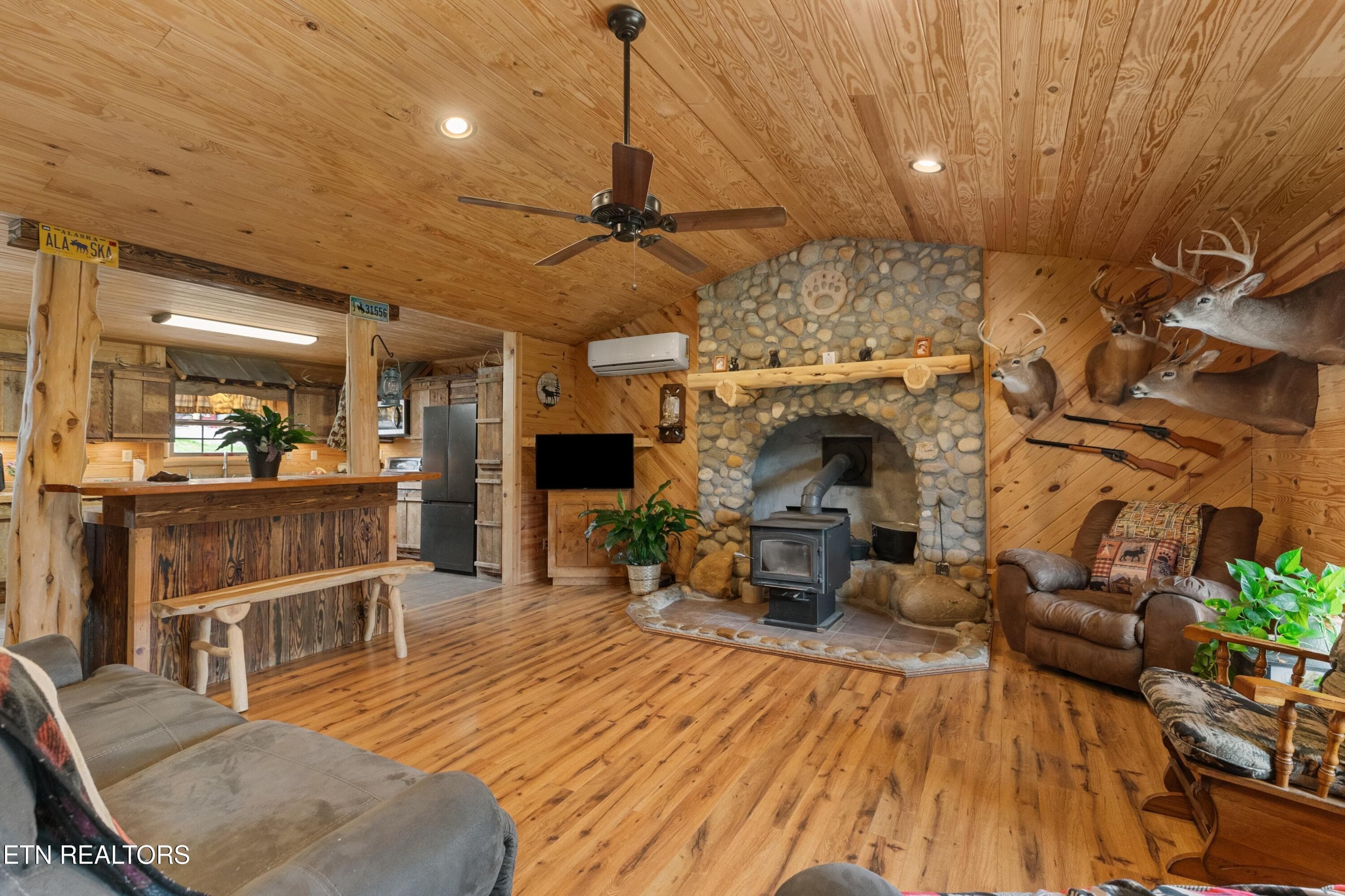 008-2357HallRoad-Dandridge-TN-37725-SMAL - 2357 Hall Rd, Dandridge, TN 37725