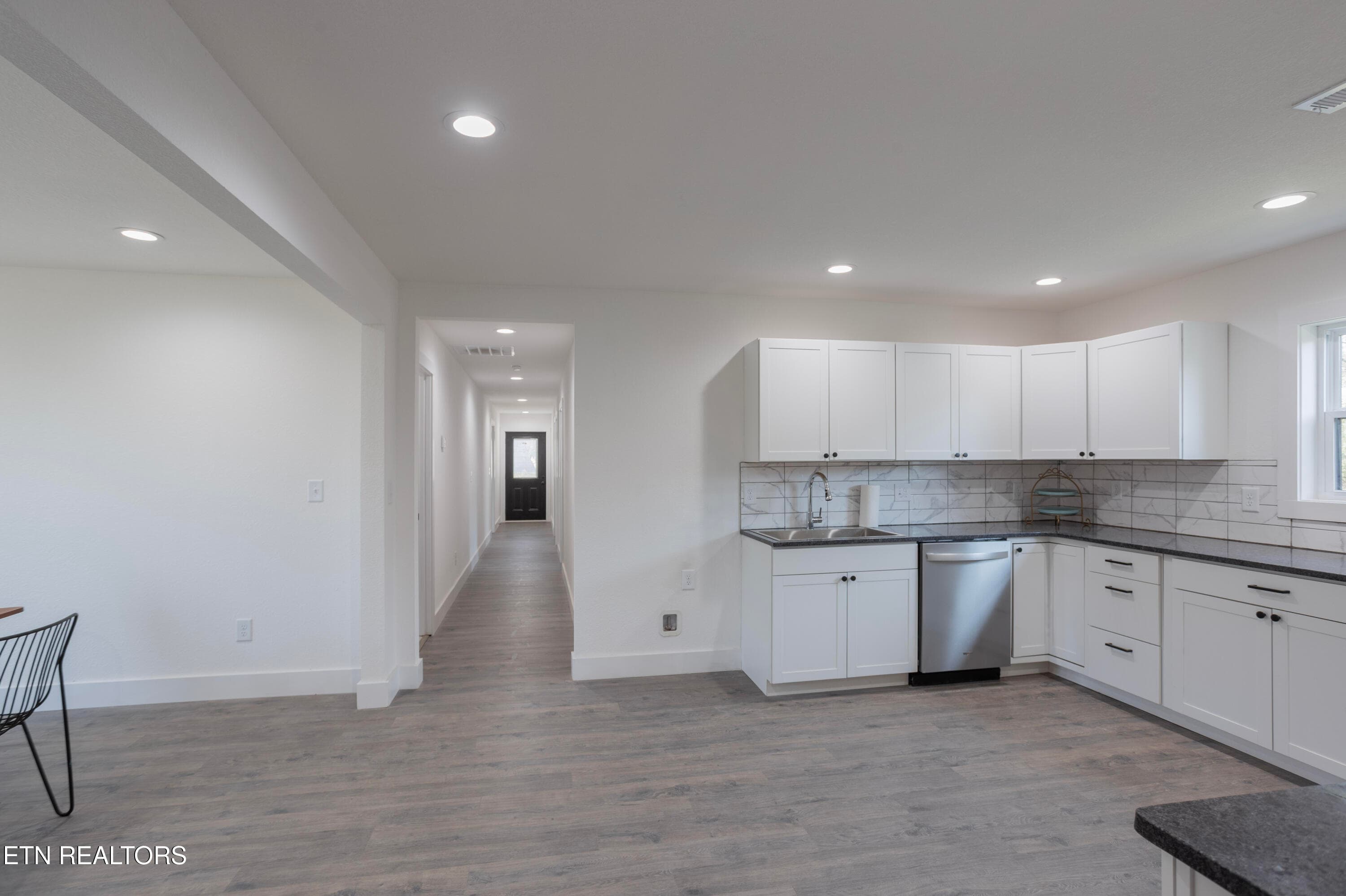 Interior_Kitchen_02 - 2317 E Glenwood Ave, Knoxville, TN 37917, Knoxville