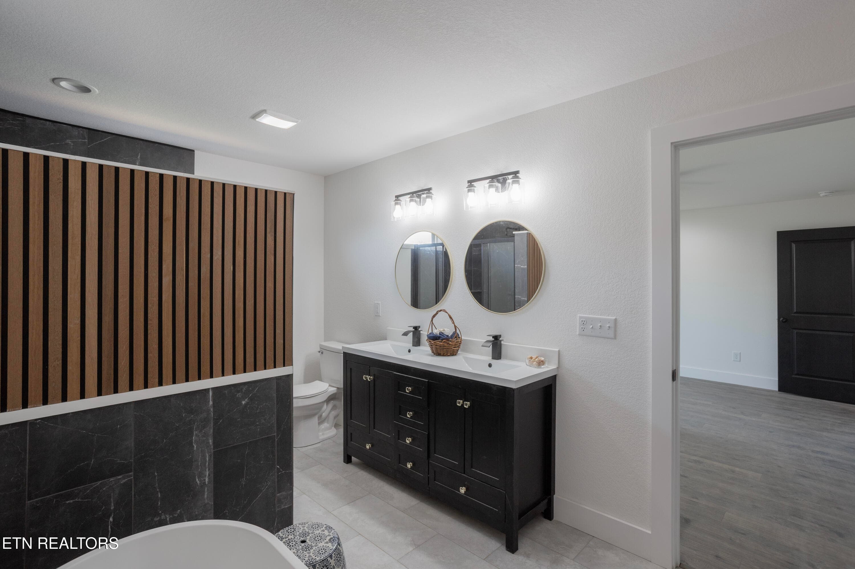Interior_Master-BA_02 - 2317 E Glenwood Ave, Knoxville, TN 37917, Knoxville