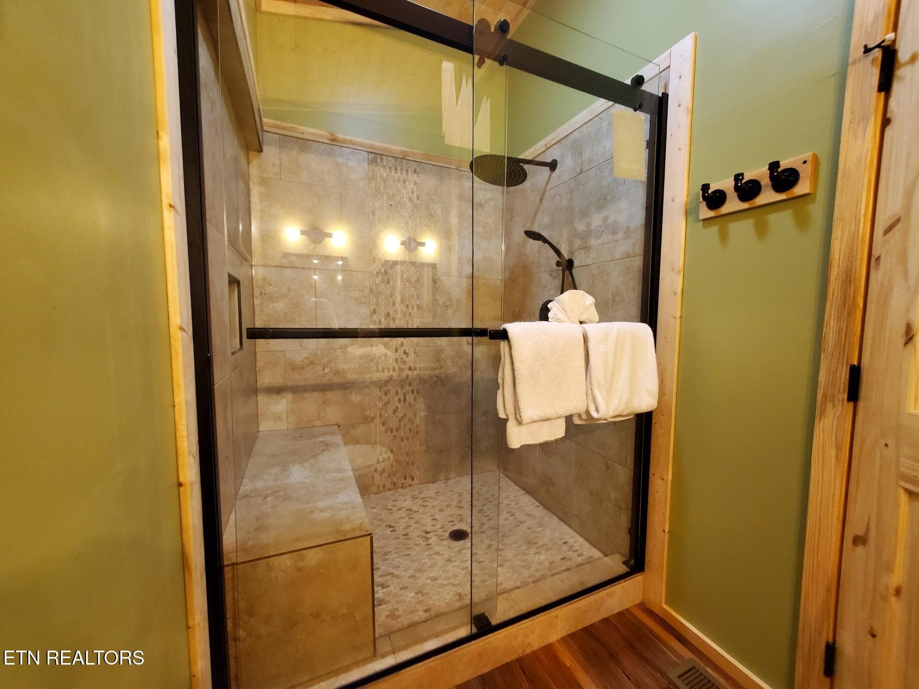 905 SRB BA 1 Shower 3 - 905 Sunrise Blvd, Sevierville, TN 37862