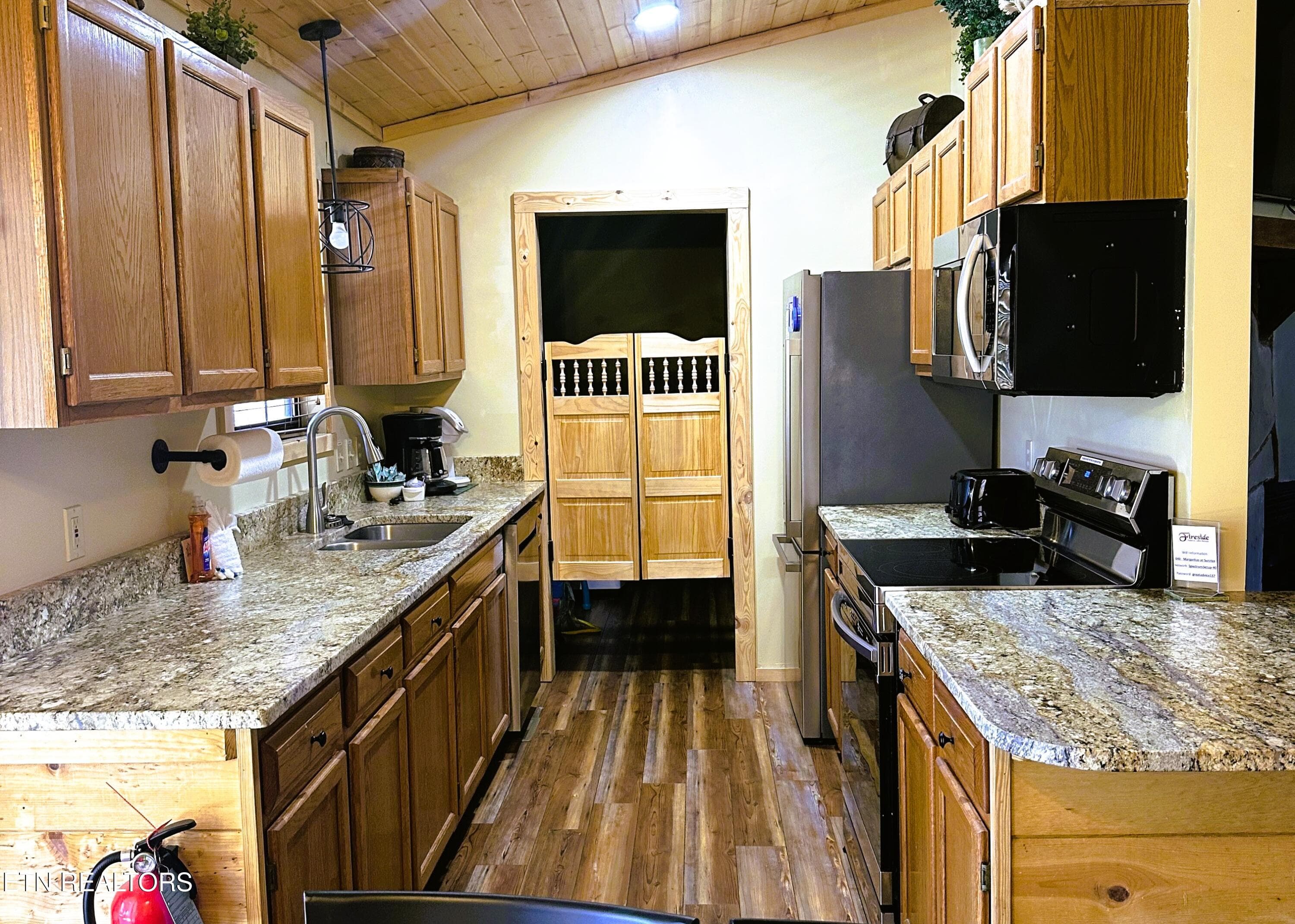 905 SRB KIT 1 - 905 Sunrise Blvd, Sevierville, TN 37862