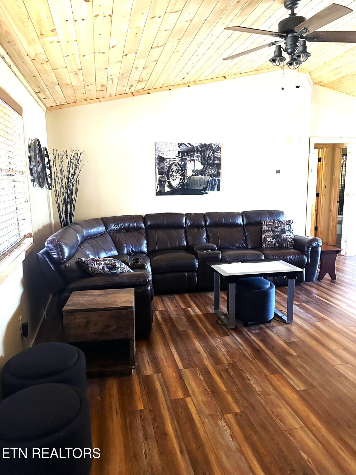 905 SRB LIV 1DD - 905 Sunrise Blvd, Sevierville, TN 37862