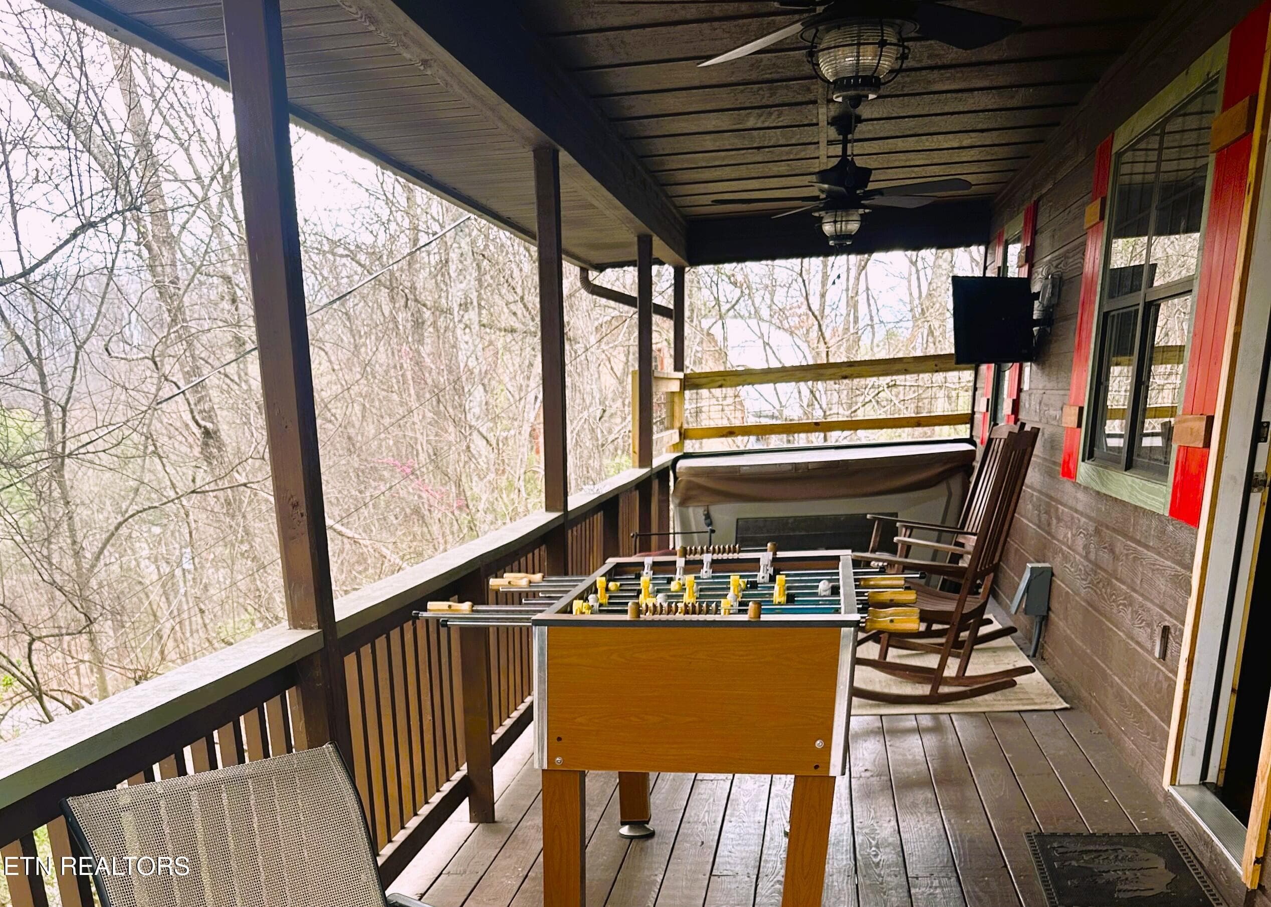 SNR Front Hot Tub - 905 Sunrise Blvd, Sevierville, TN 37862