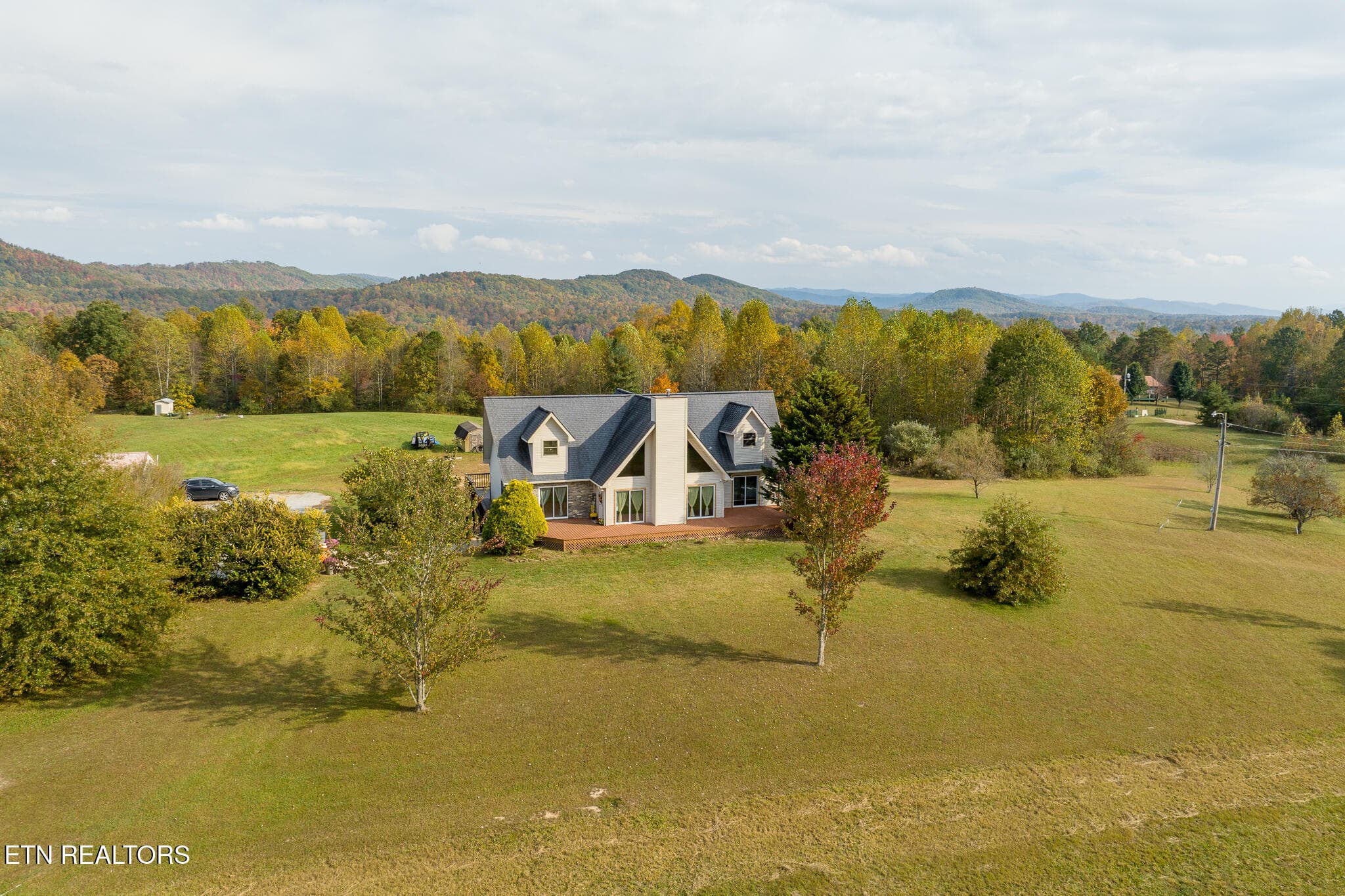 3767 Phillips Flats Rd, Oneida, TN 37841