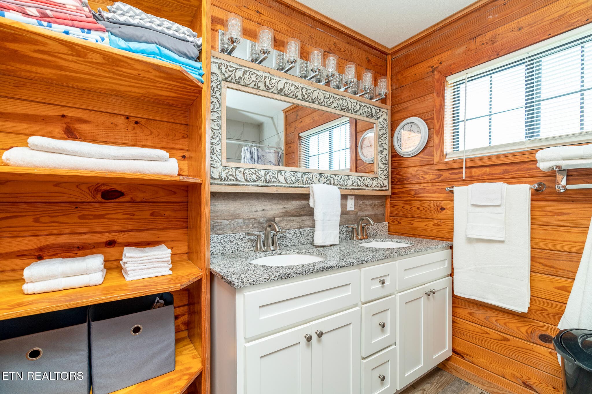 Master bath - 3767 Phillips Flats Rd, Oneida, TN 37841