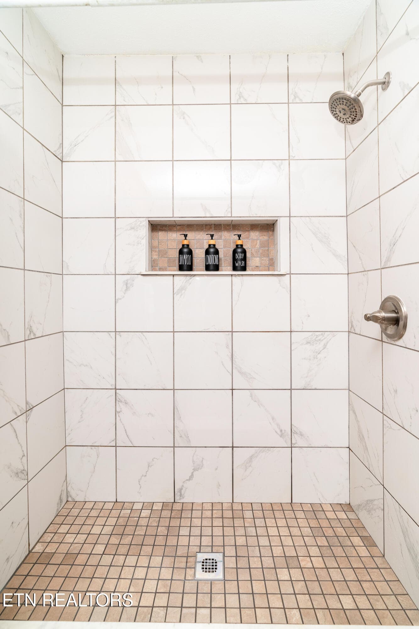 Master shower - 3767 Phillips Flats Rd, Oneida, TN 37841