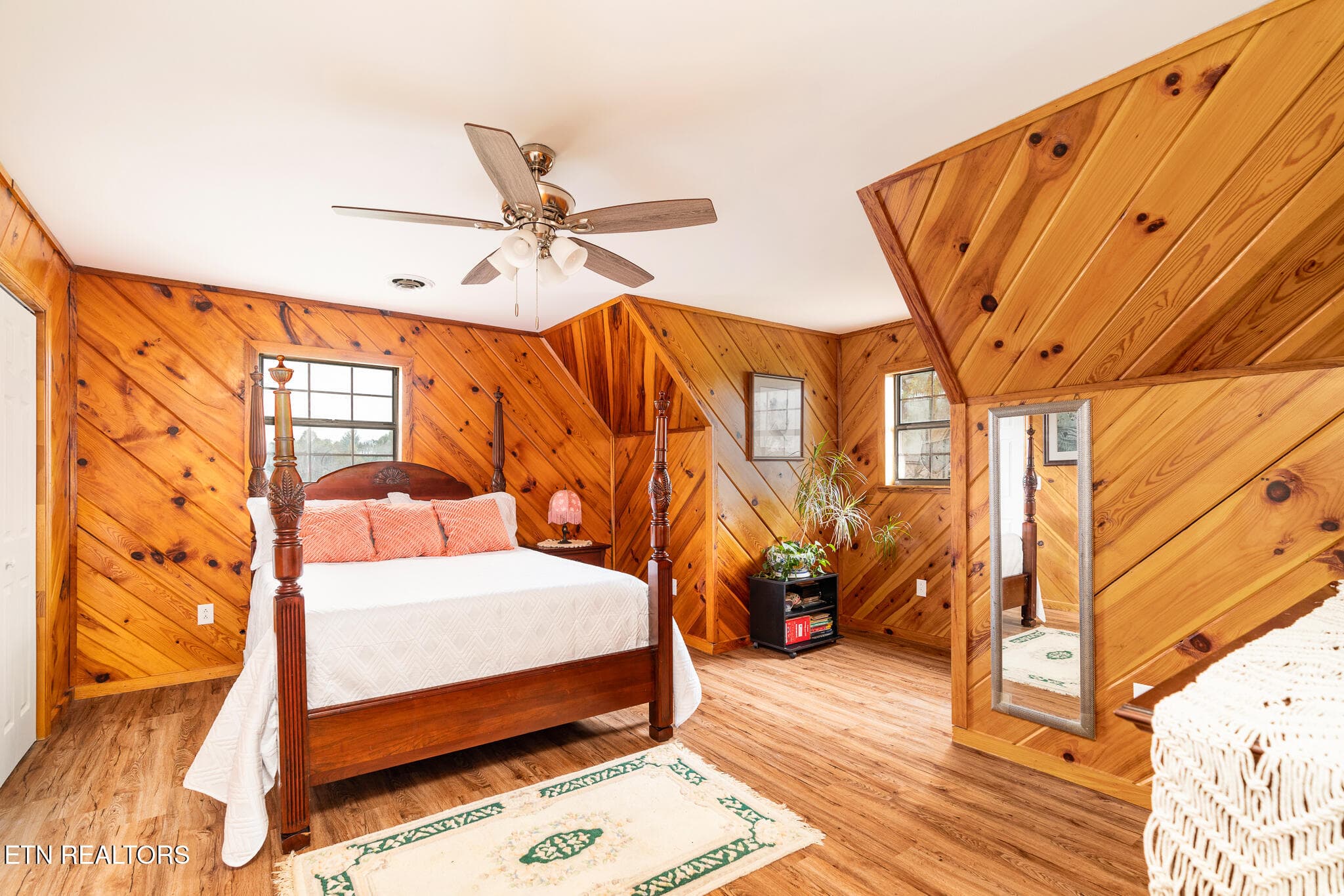 Large bedroom #2 - 3767 Phillips Flats Rd, Oneida, TN 37841