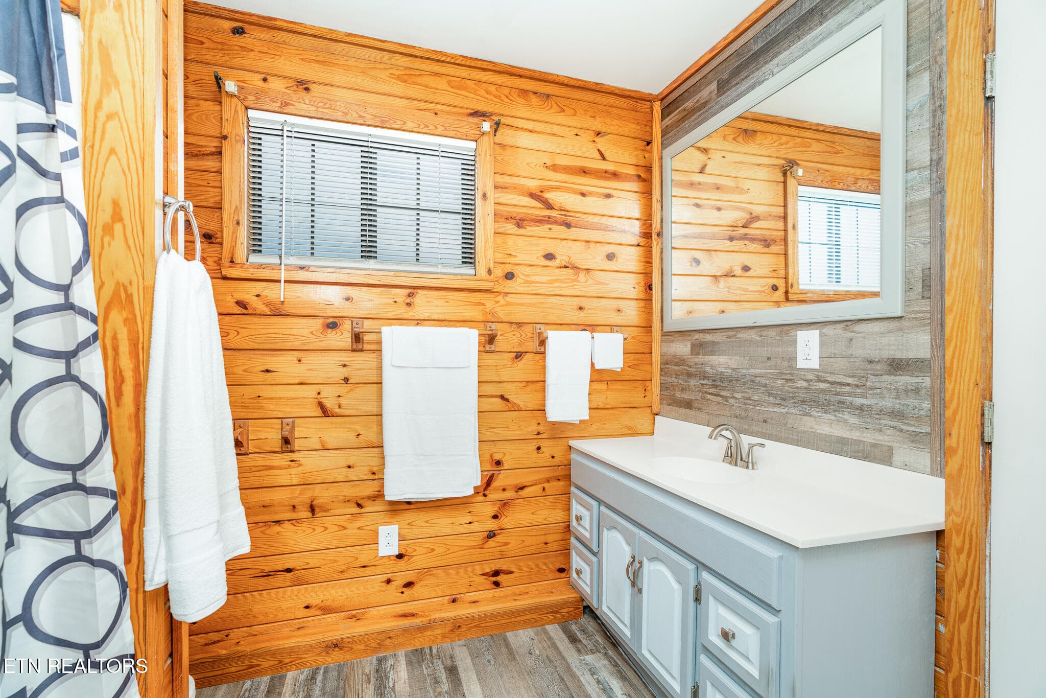 Upstairs bath - 3767 Phillips Flats Rd, Oneida, TN 37841