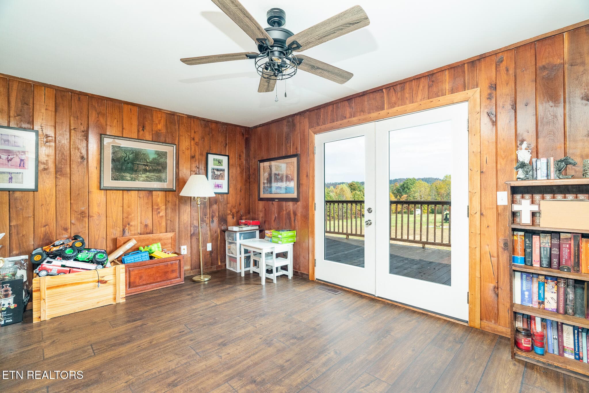 Den/office on main floor - 3767 Phillips Flats Rd, Oneida, TN 37841