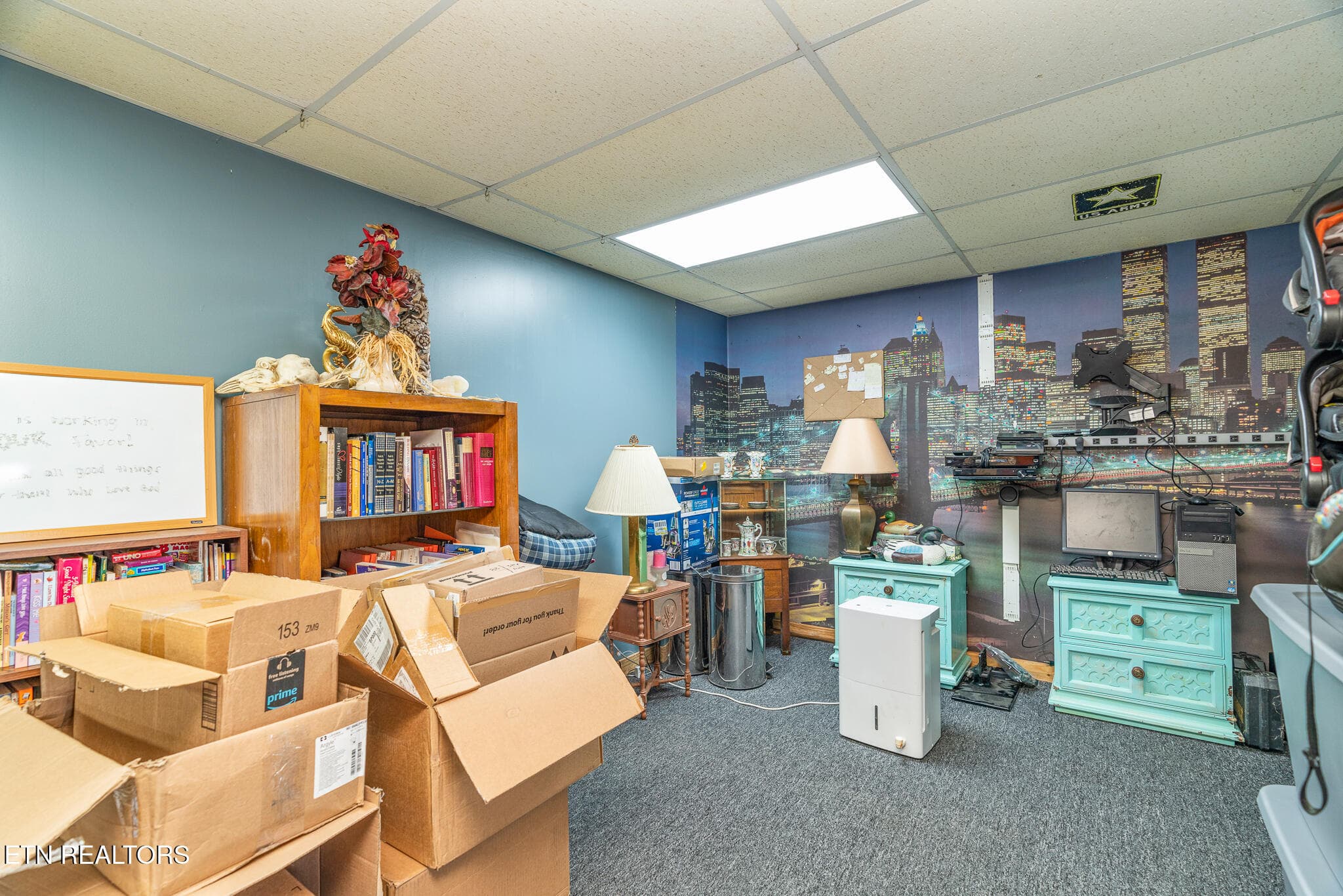 Downstairs large bedroom - 3767 Phillips Flats Rd, Oneida, TN 37841