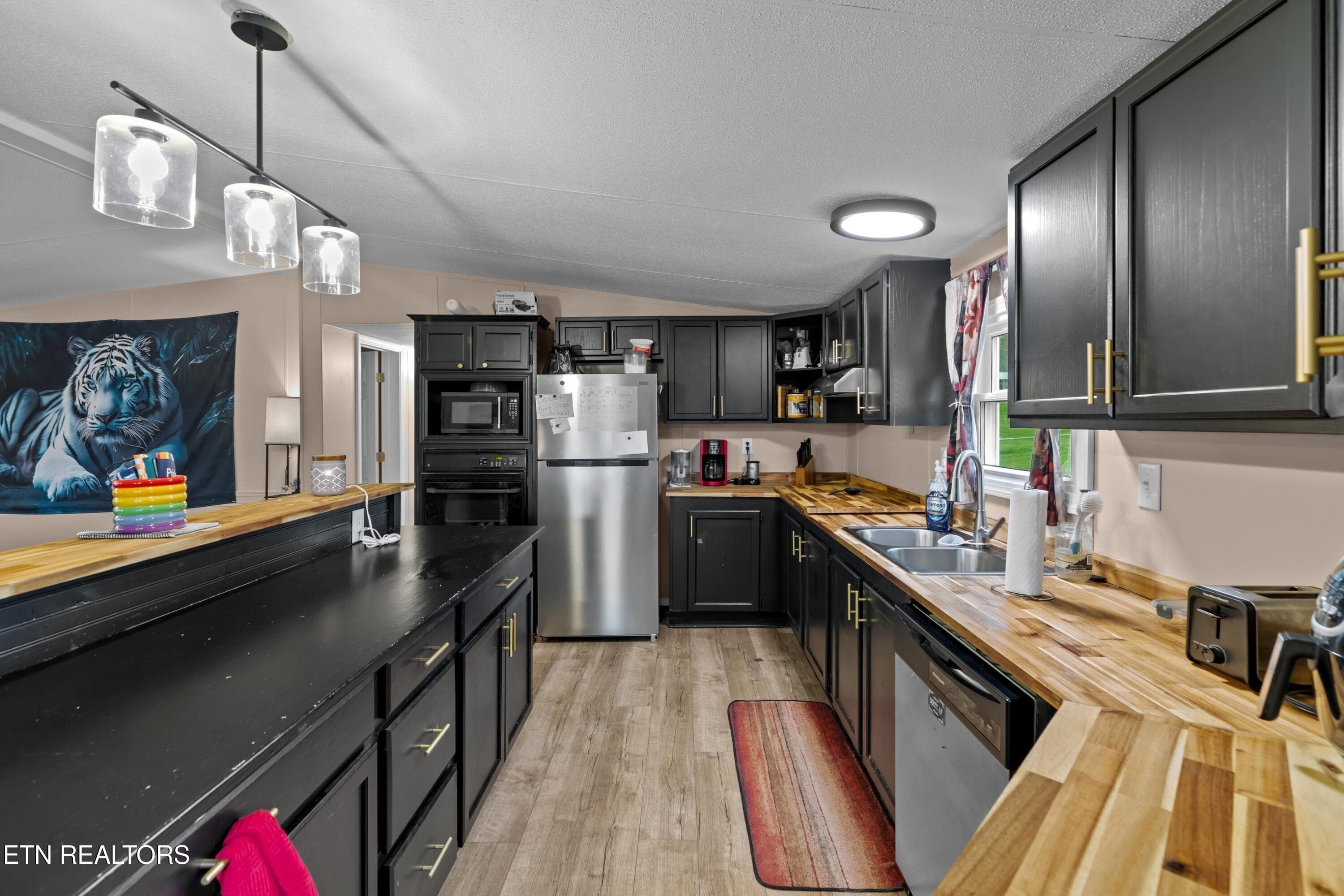 010-242CowanLane-LaFollette-TN-37766-SMA - 242 Cowan Lane, LaFollette, TN 37766