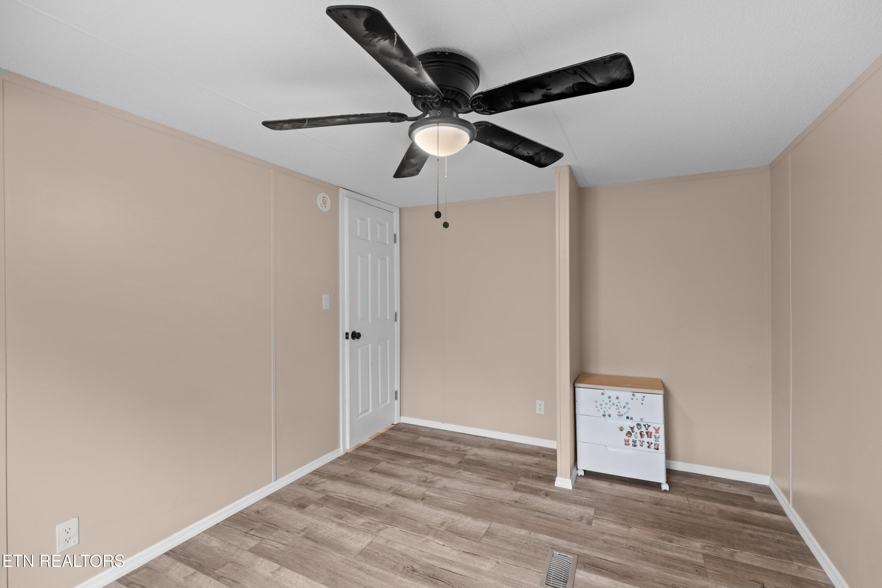017-242CowanLane-LaFollette-TN-37766-SMA - 242 Cowan Lane, LaFollette, TN 37766