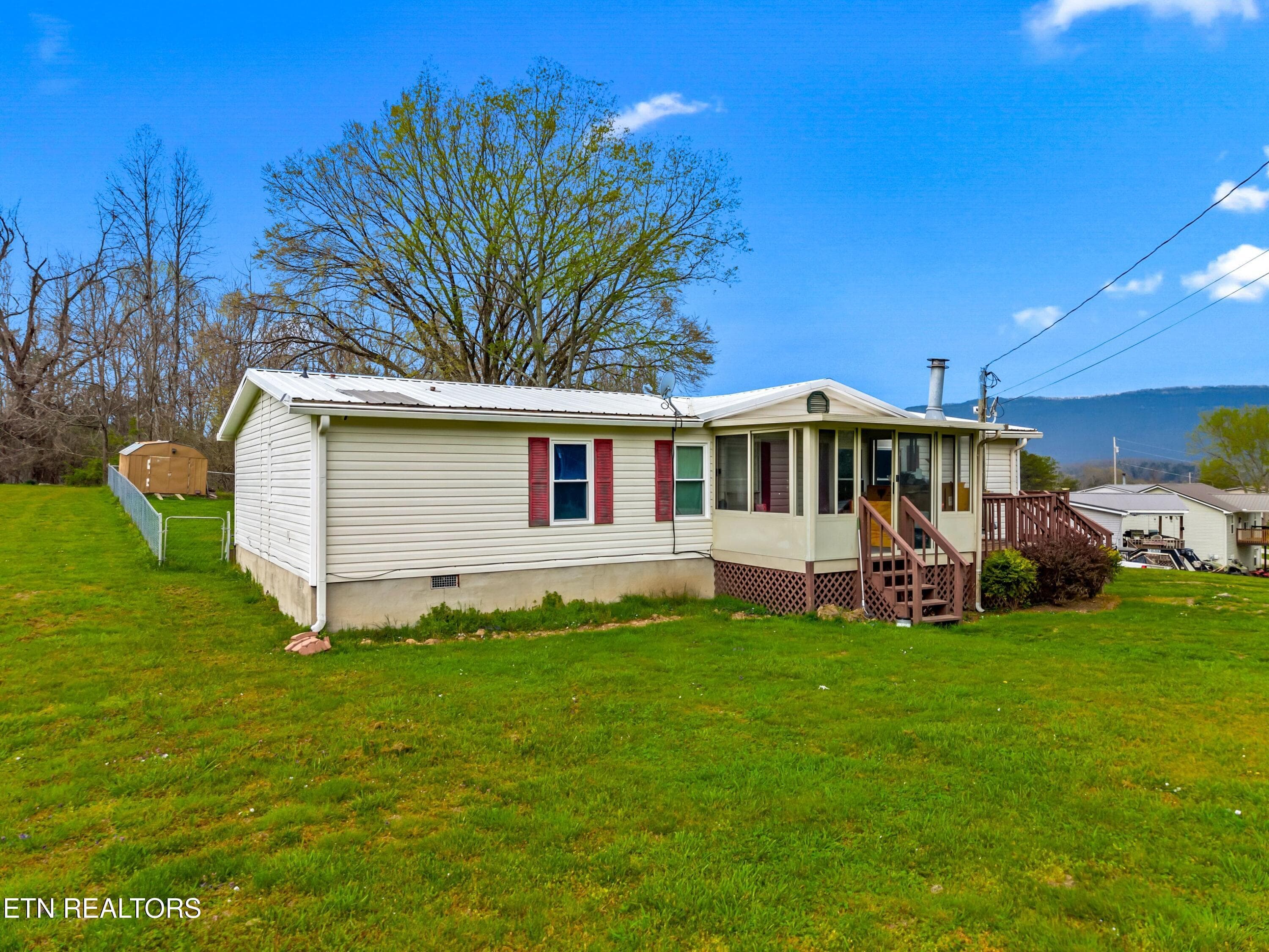 025-242CowanLane-LaFollette-TN-37766-SMA - 242 Cowan Lane, LaFollette, TN 37766