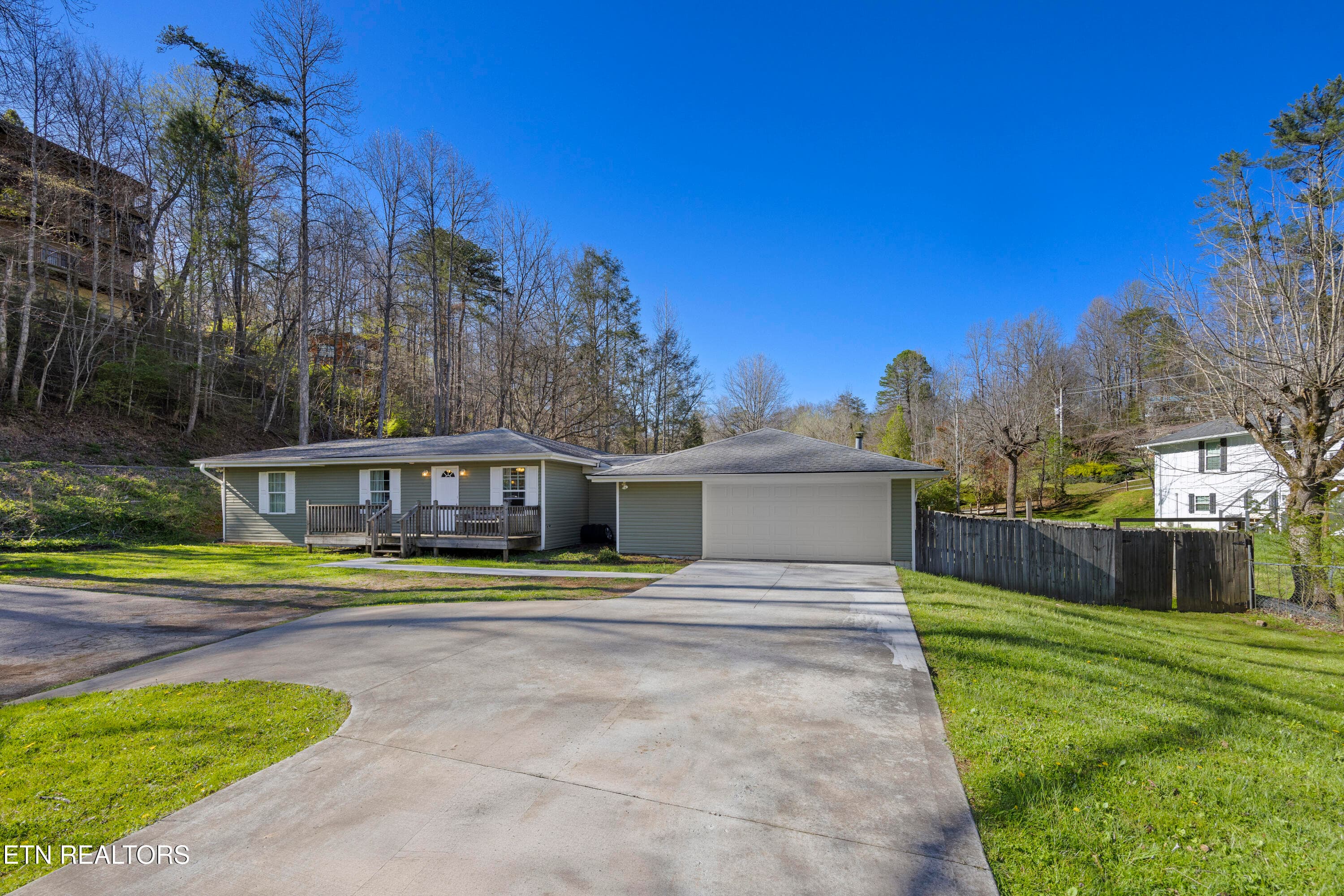 1189 Cole Lane, Gatlinburg, TN 37738