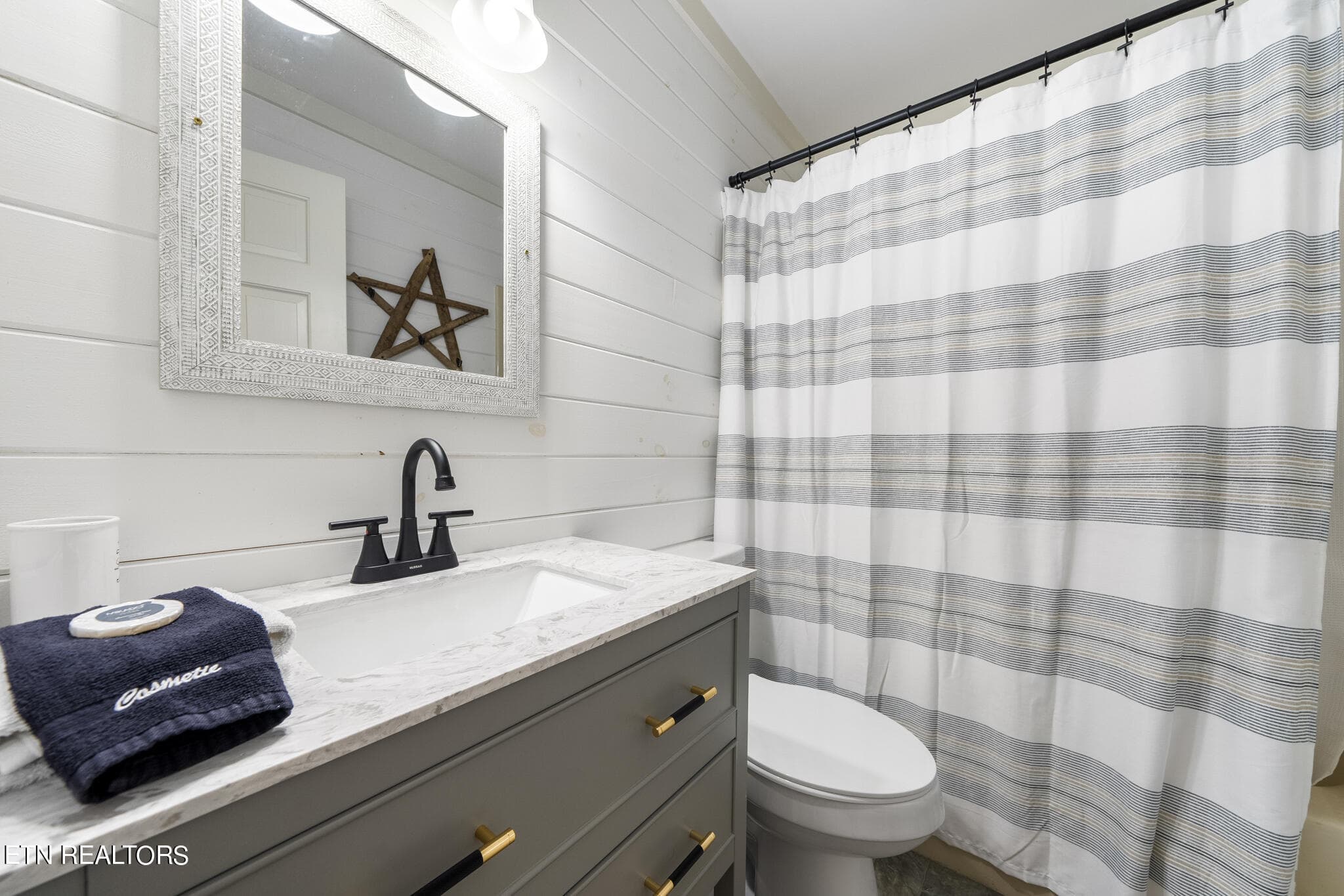 3bd Bath hall B - 3250 Huckleberry Way, Sevierville, TN 37862