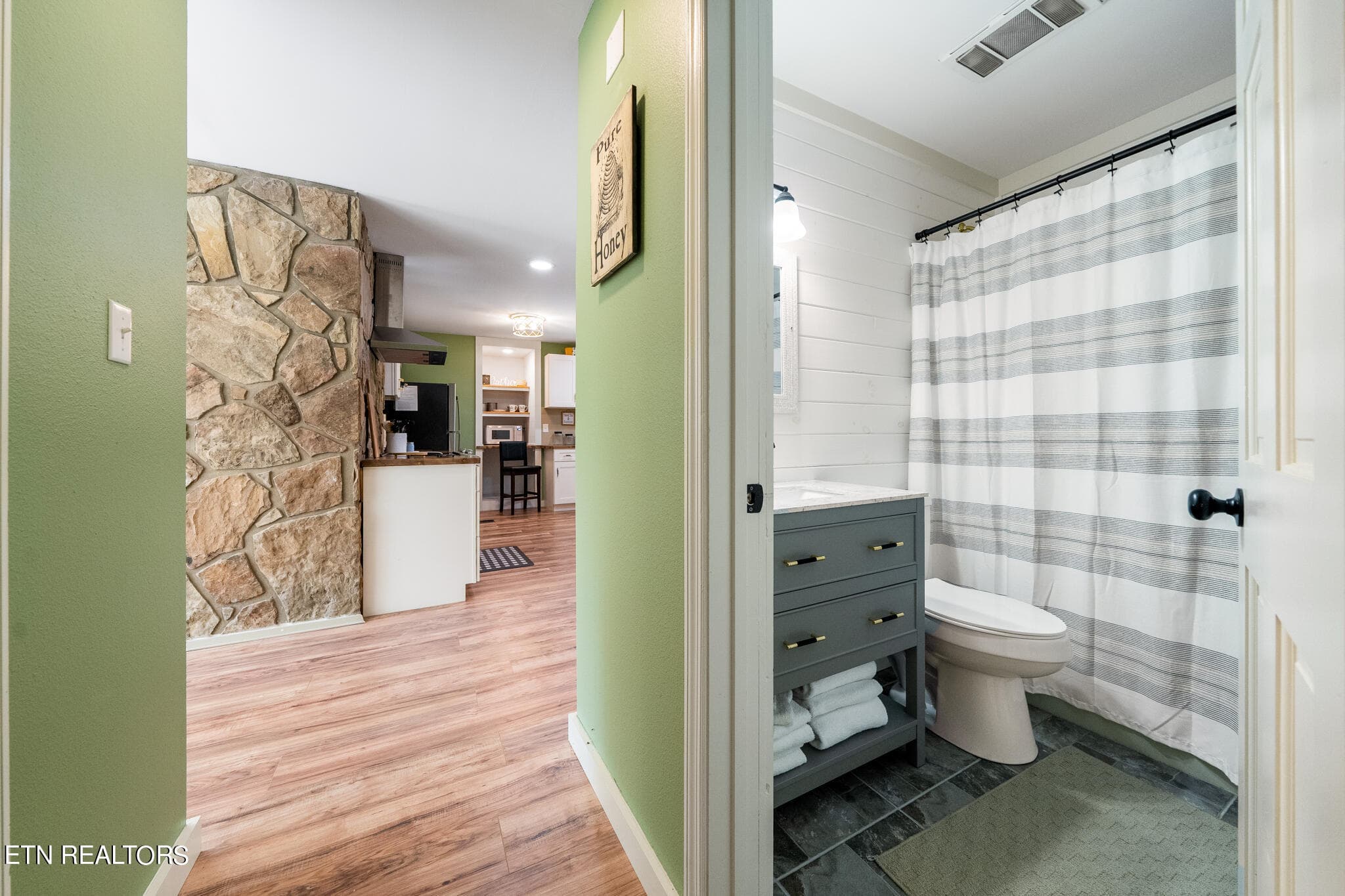 3bd Bath hall to hall kit B - 3250 Huckleberry Way, Sevierville, TN 37862
