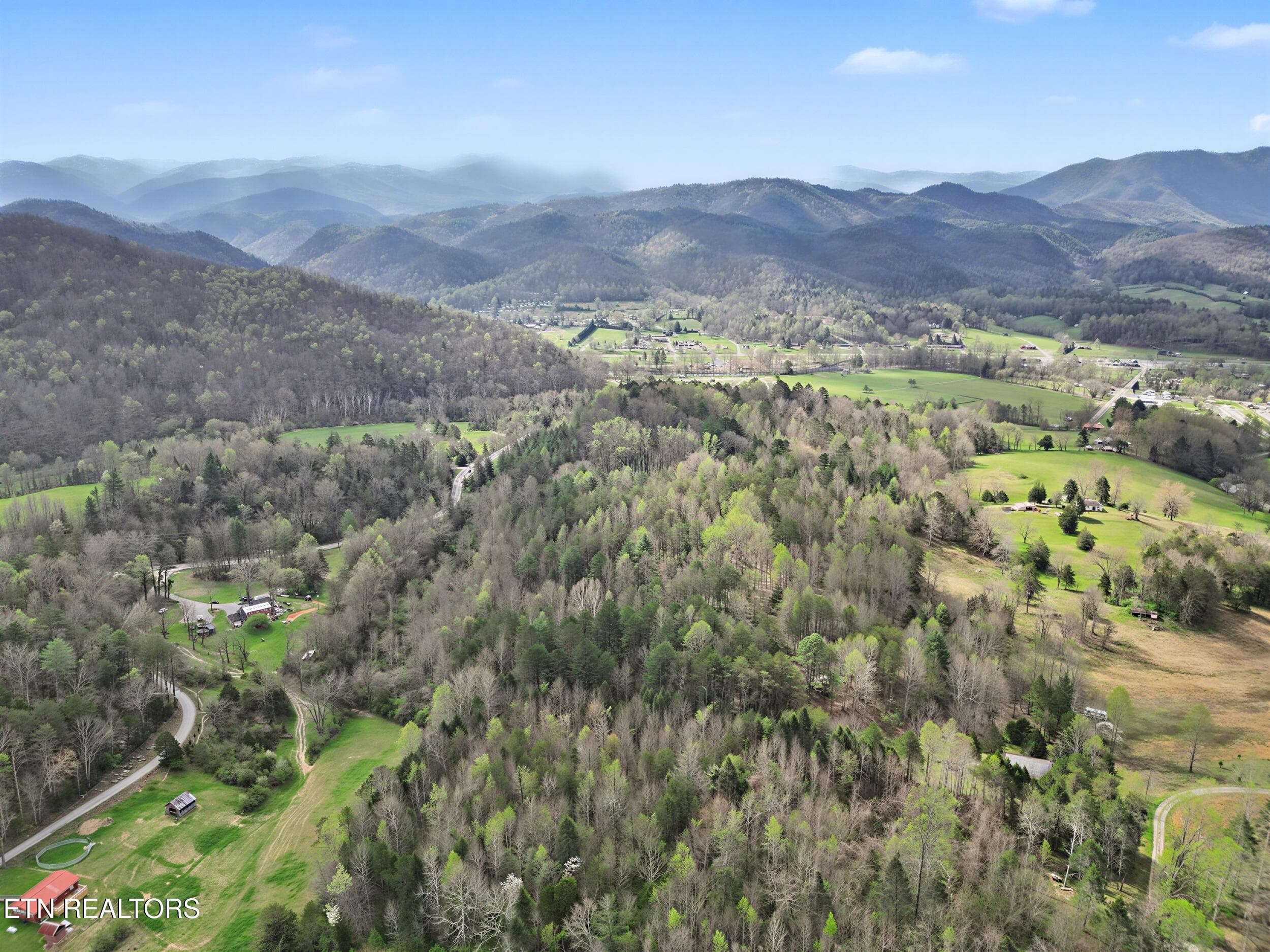23_25 - Wears Valley Rd, Townsend, TN 37882