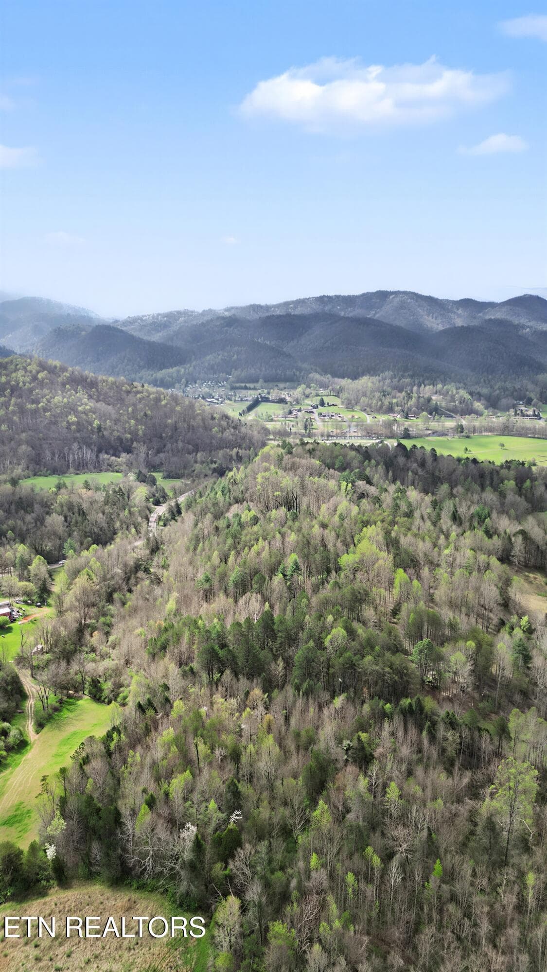 24_26 - Wears Valley Rd, Townsend, TN 37882