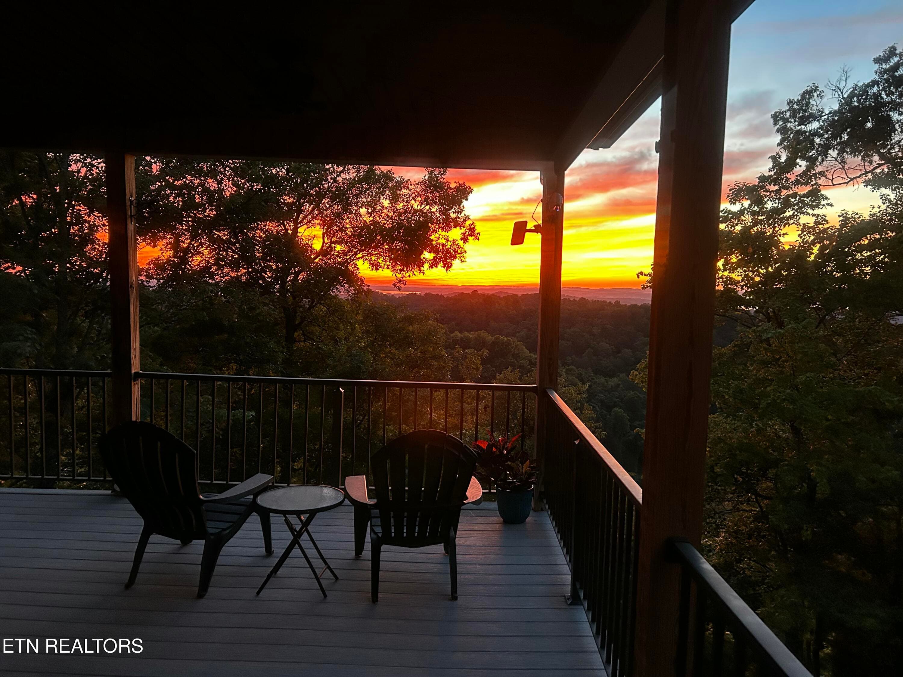 DVE Sunset Porch 1 - 2278 Lower Rinehart Rd, Dandridge, TN 37725