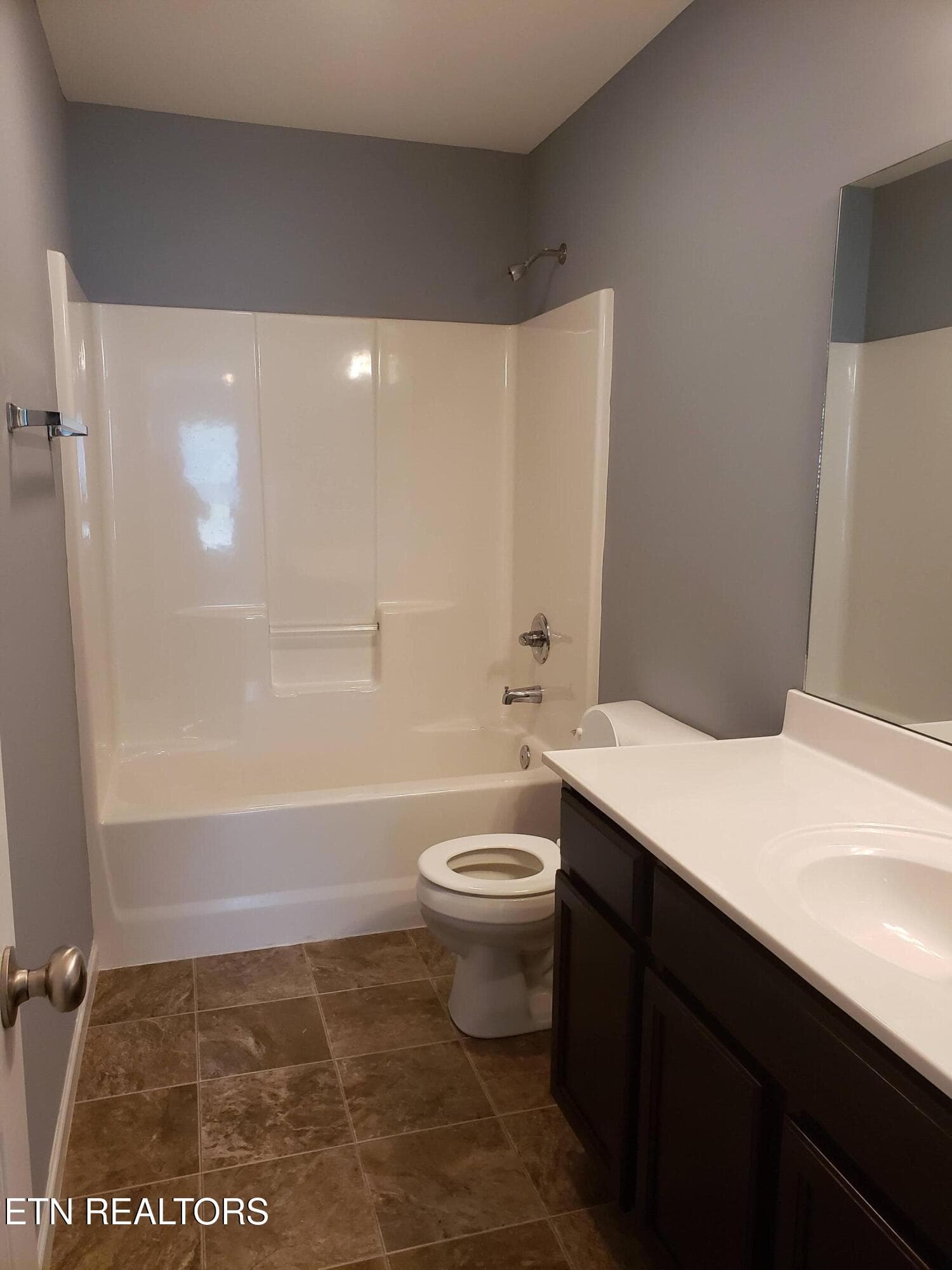 upstairs 2nd bathroom - 5901 Apple Valley Drive, Knoxville, TN 37924, Knoxville