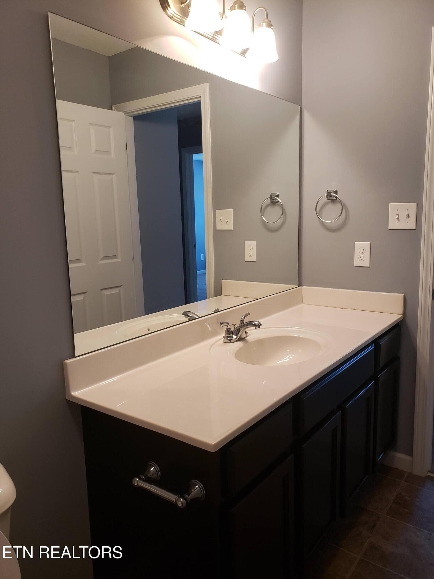 upstairs 2nd bathroom - 5901 Apple Valley Drive, Knoxville, TN 37924, Knoxville