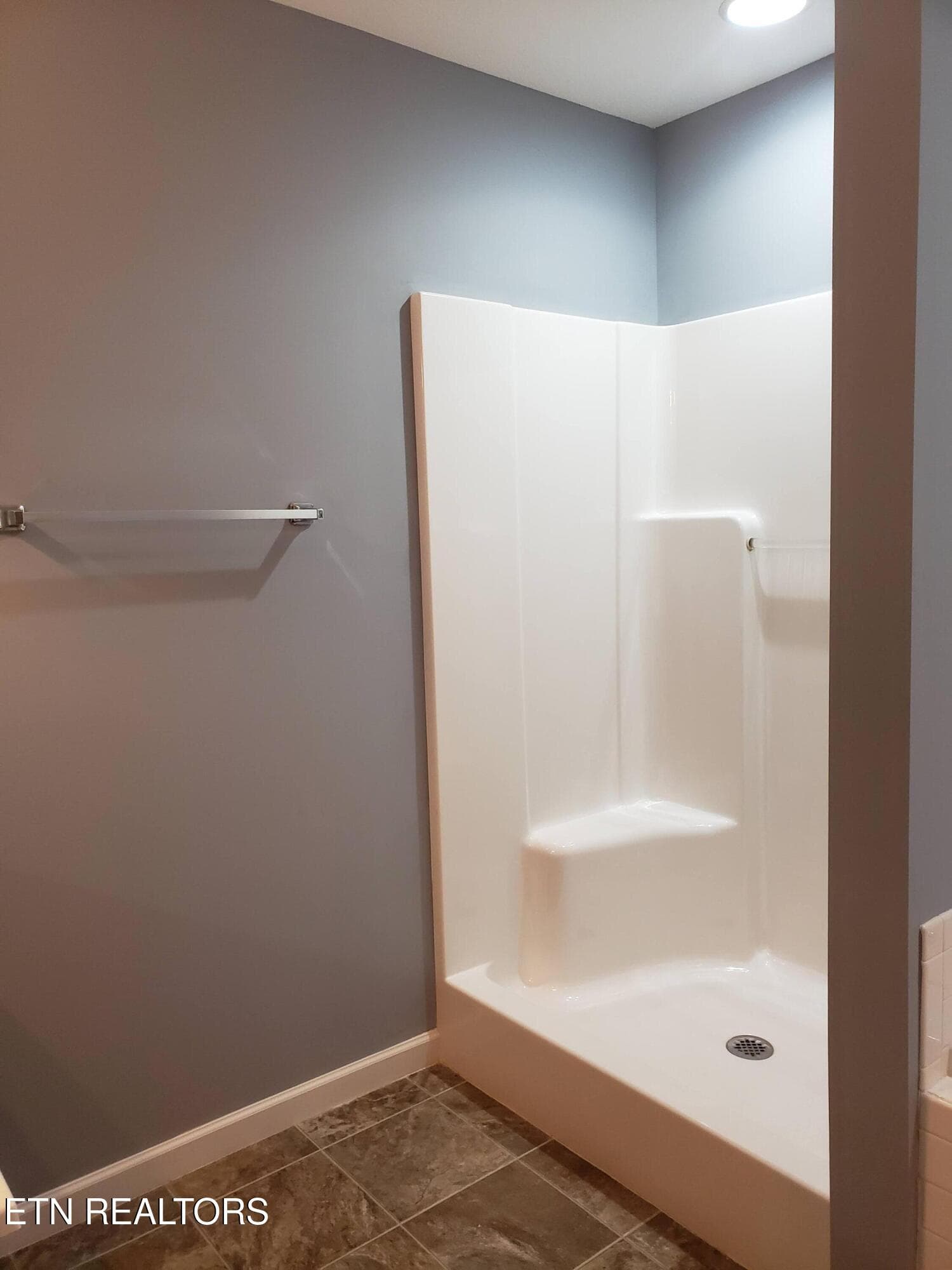 master walk-in shower - 5901 Apple Valley Drive, Knoxville, TN 37924, Knoxville