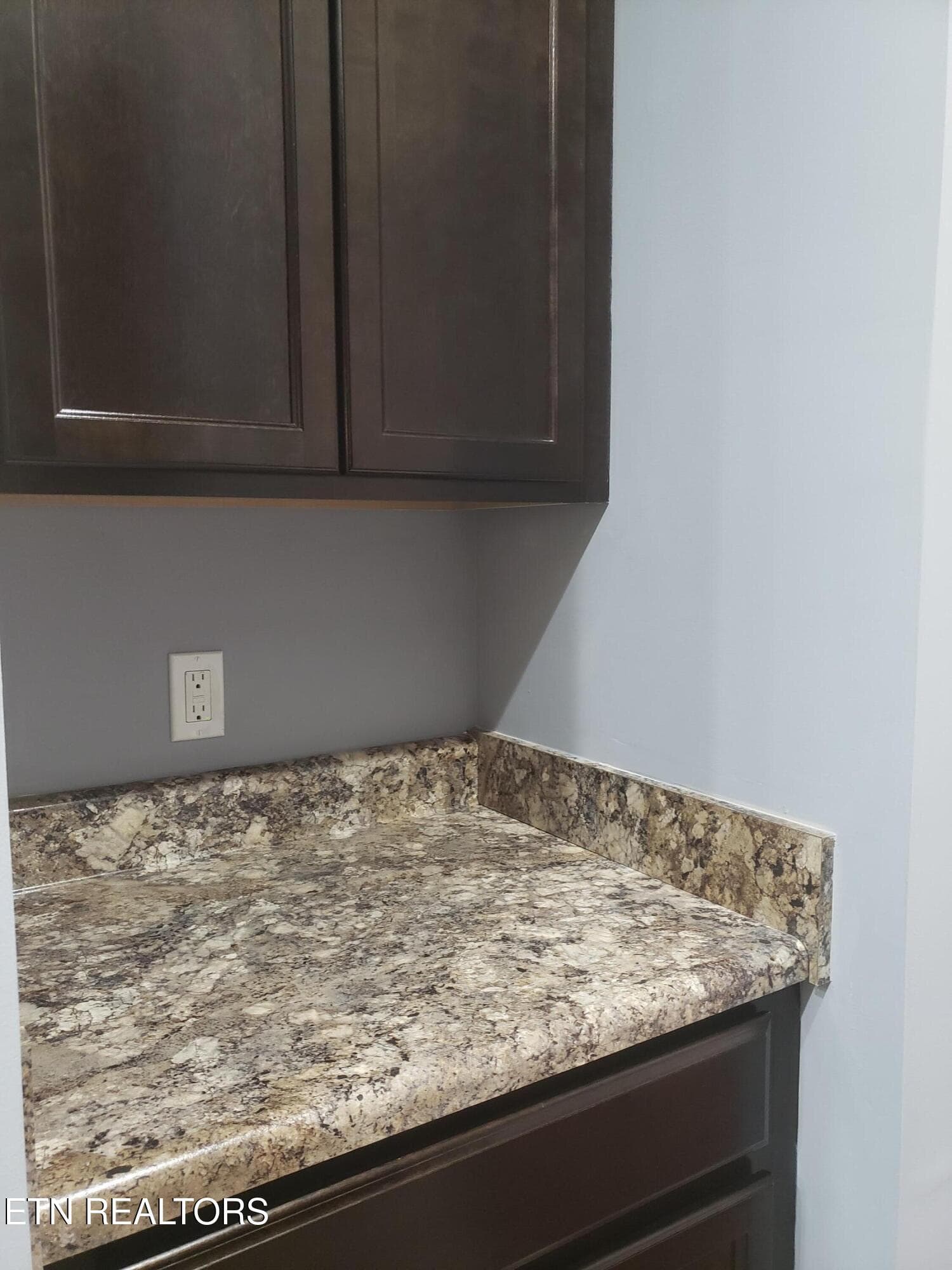 additional counter space - 5901 Apple Valley Drive, Knoxville, TN 37924, Knoxville