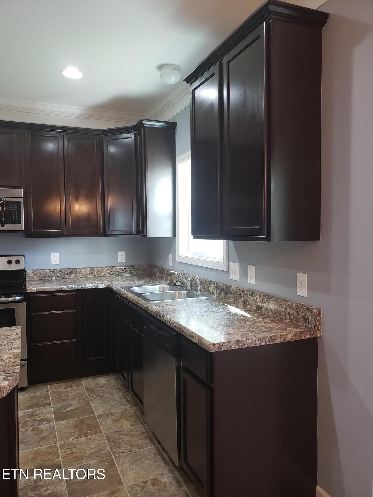 plenty of cabinets - 5901 Apple Valley Drive, Knoxville, TN 37924, Knoxville