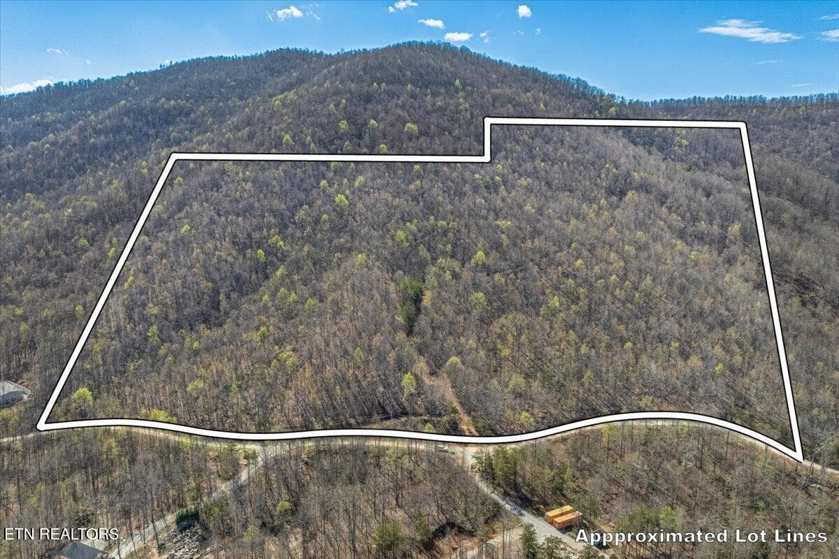 422 Crooked Branch Rd, Huntsville, TN 37756