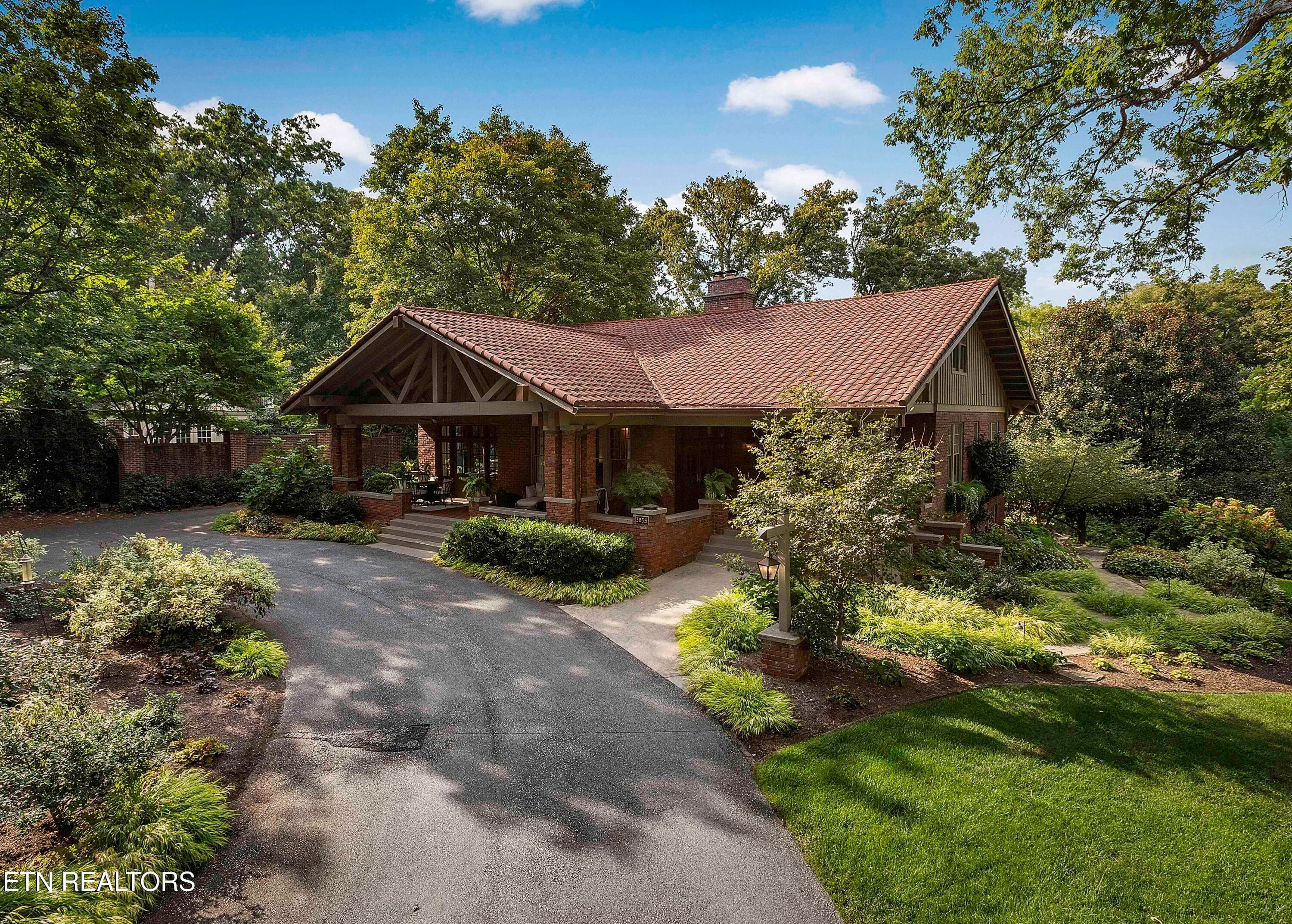 3835 Kingston Pike, Knoxville, TN 37919